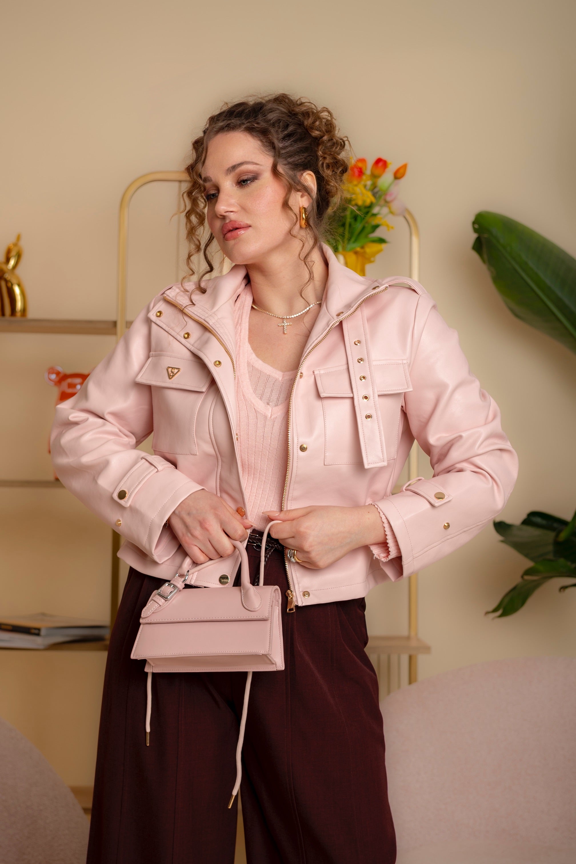 Giubbino in ecopelle con dettagli gold