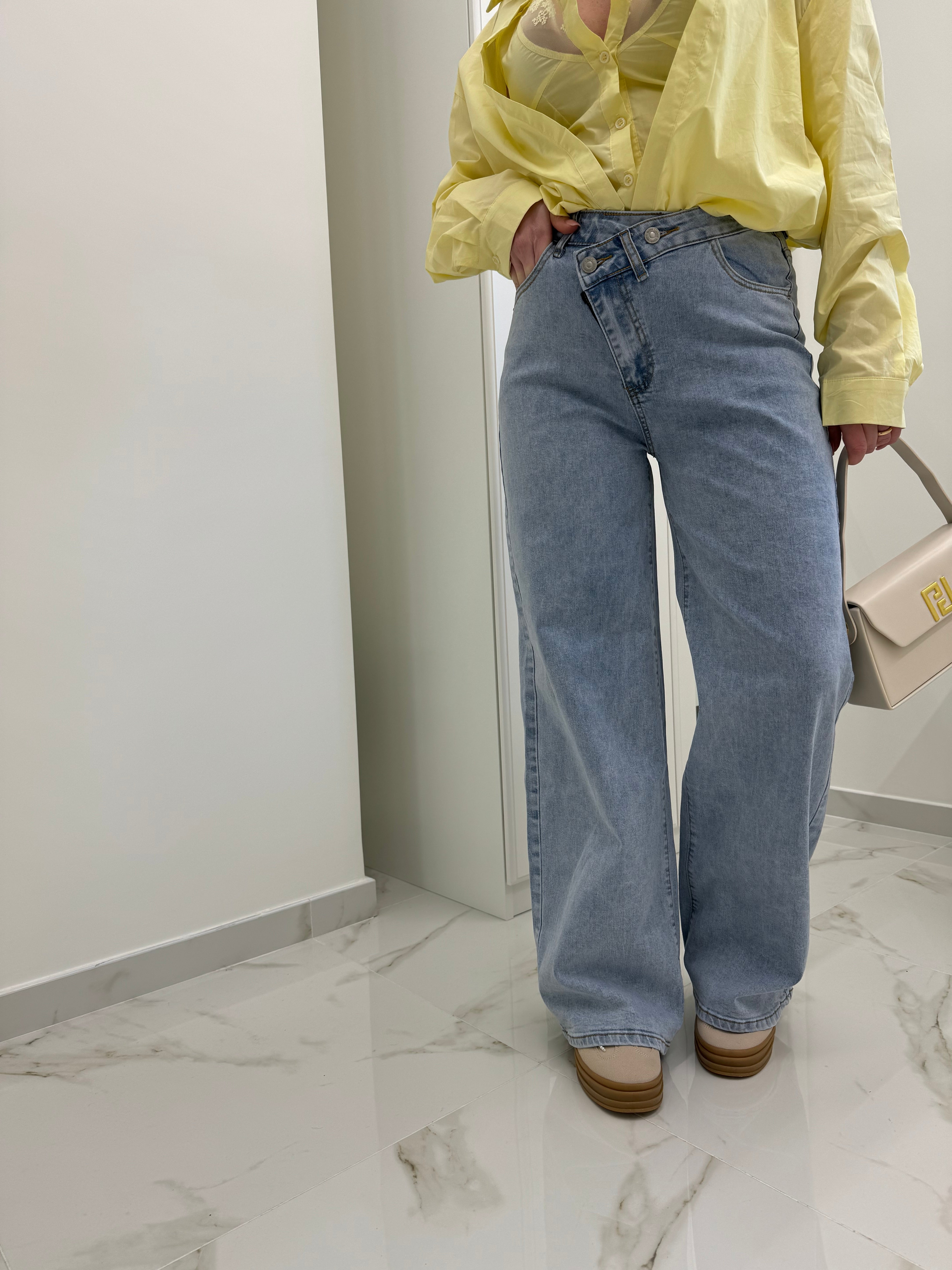Jeans con doppio bottone