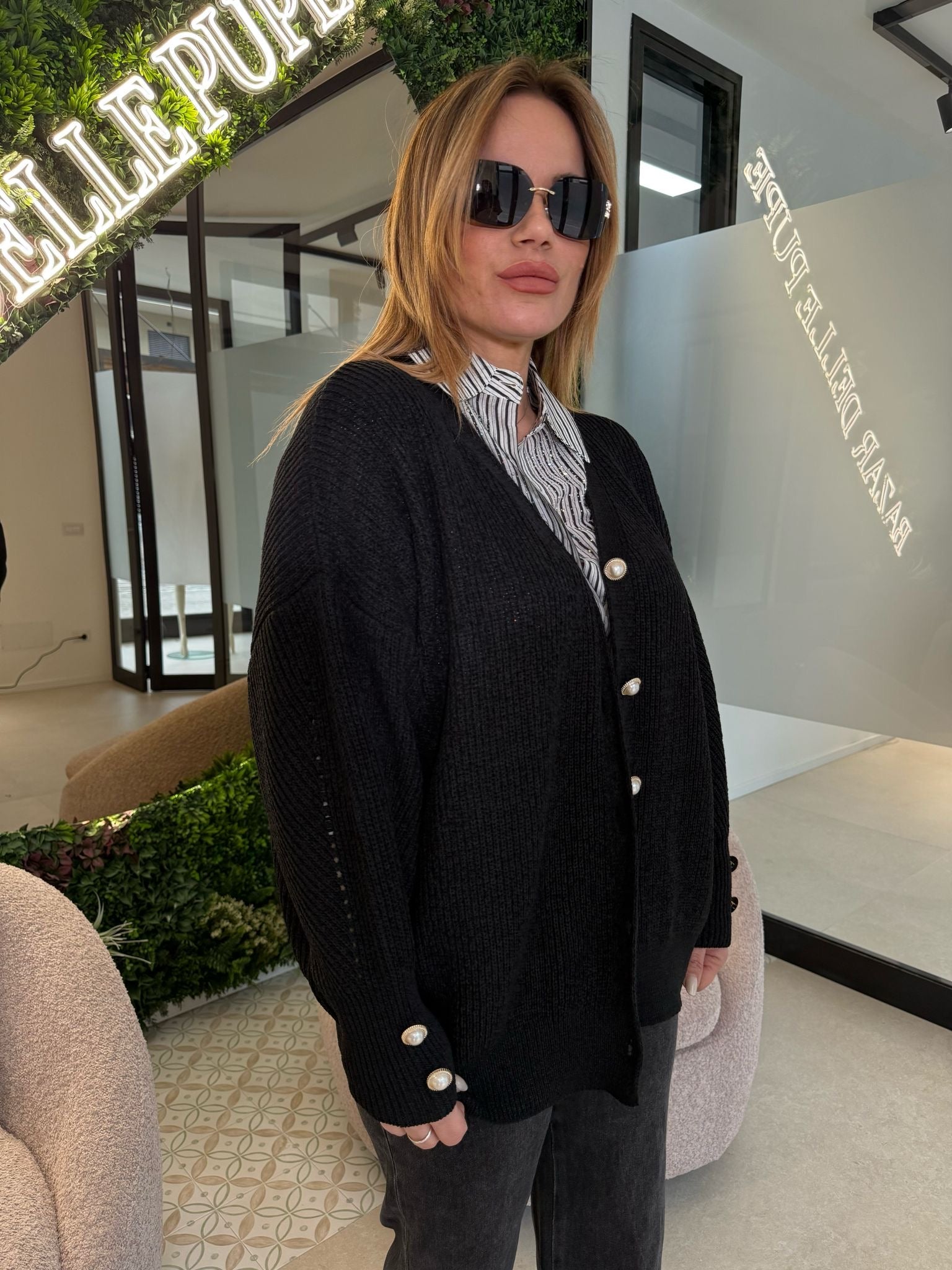 Cardigan con bottoni perle e oro