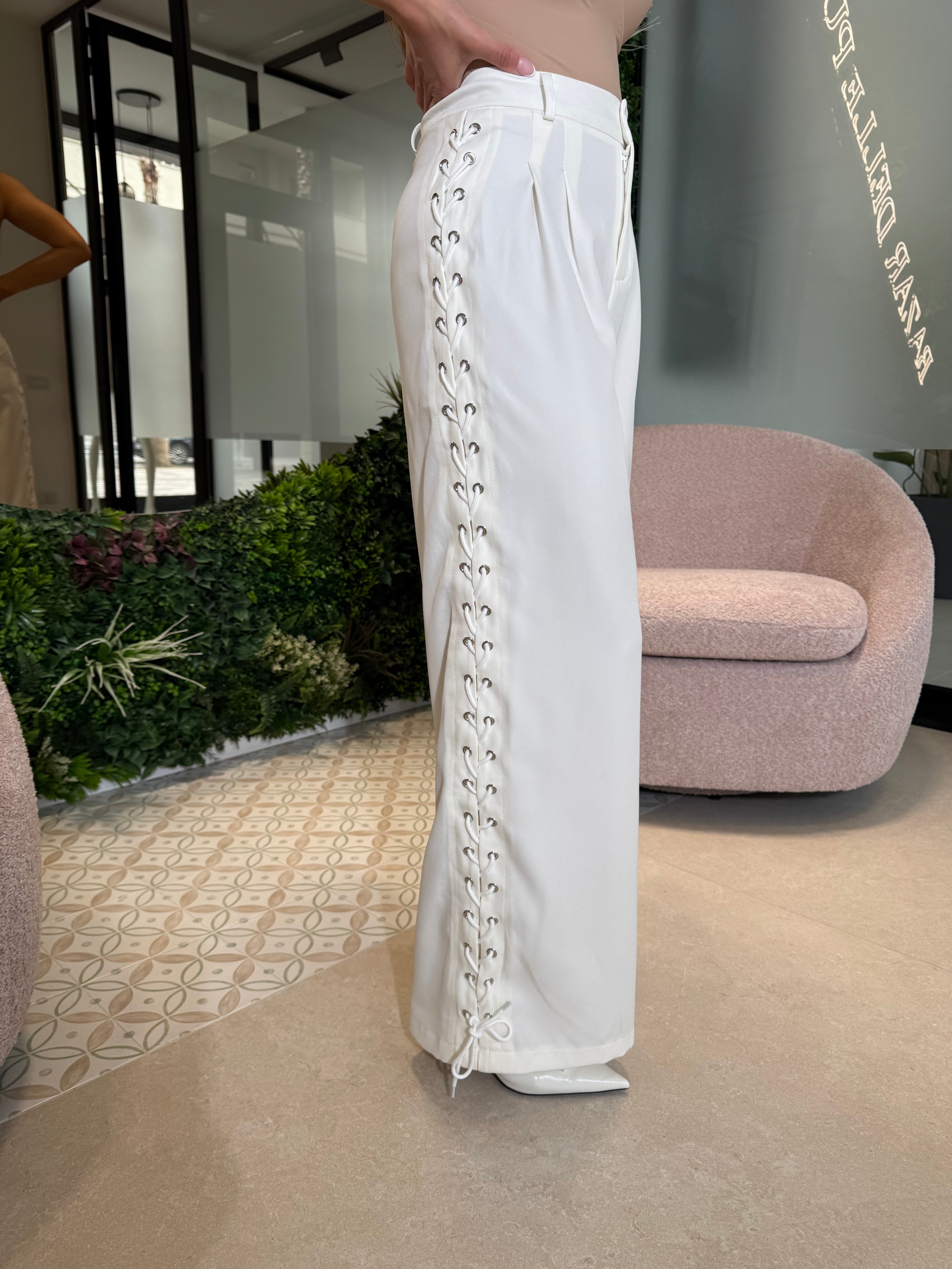 Pantalone con stringhe