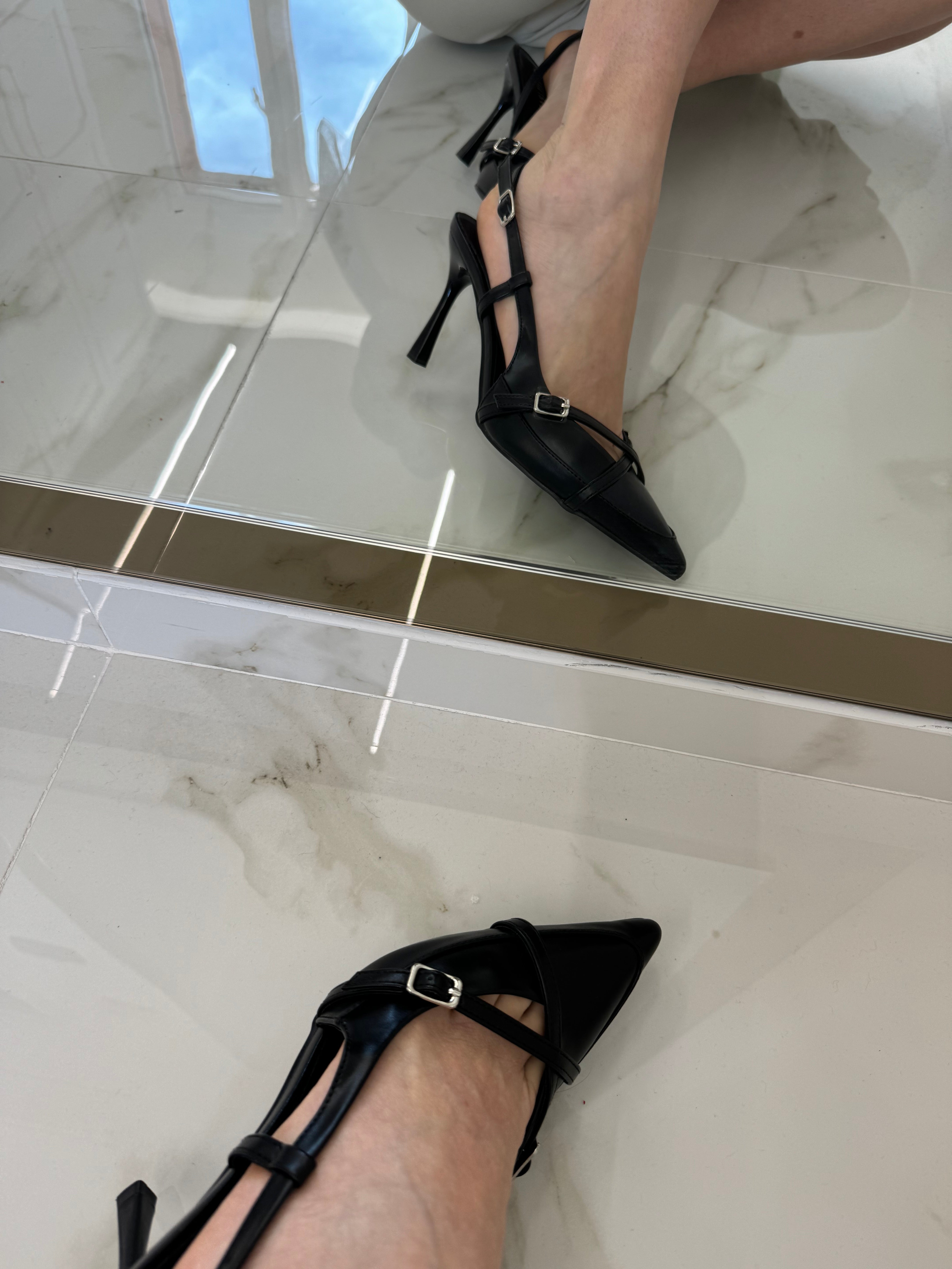 Décolleté con fibbie incrociate