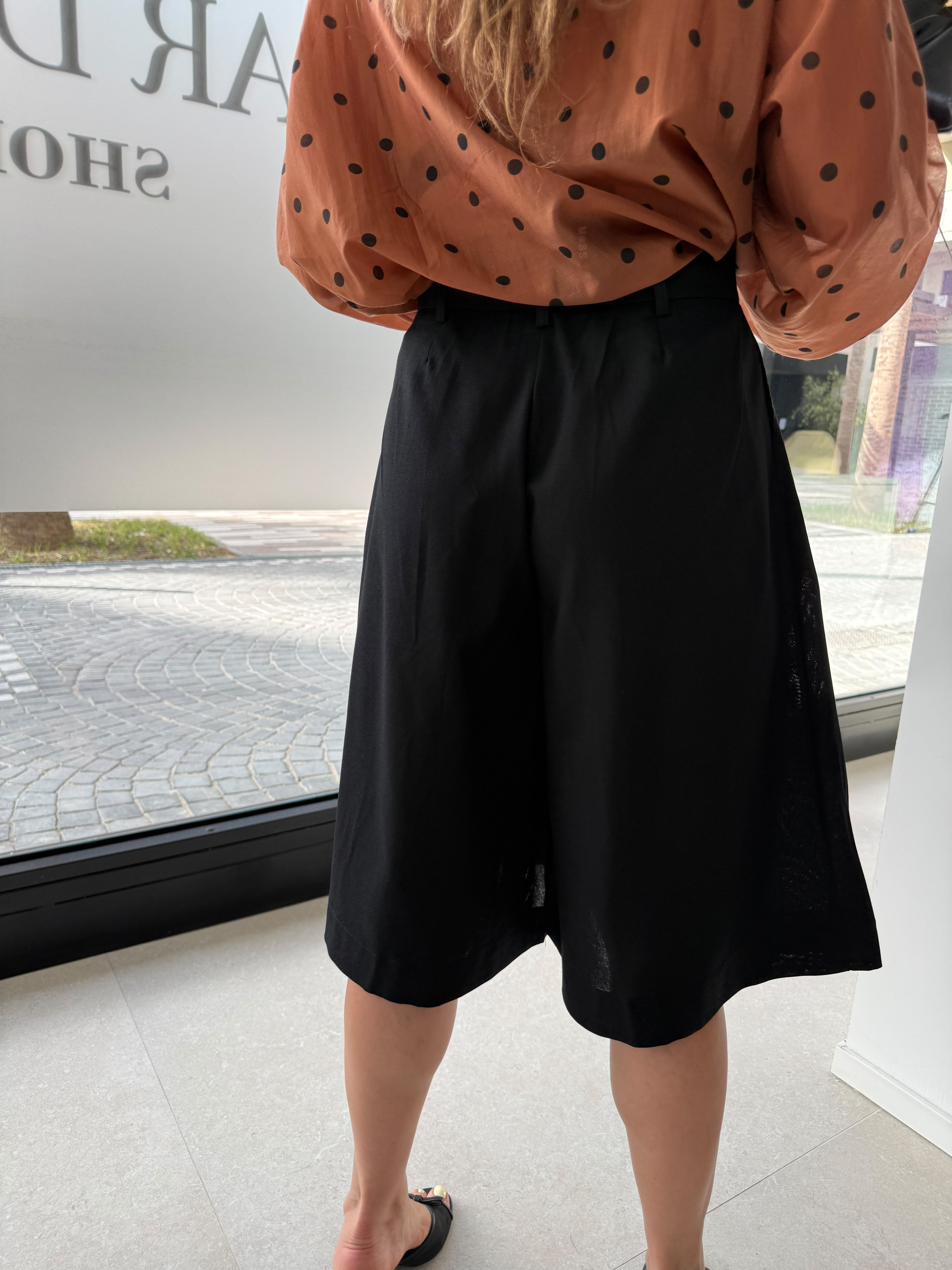 Bermuda in lino con cintura black