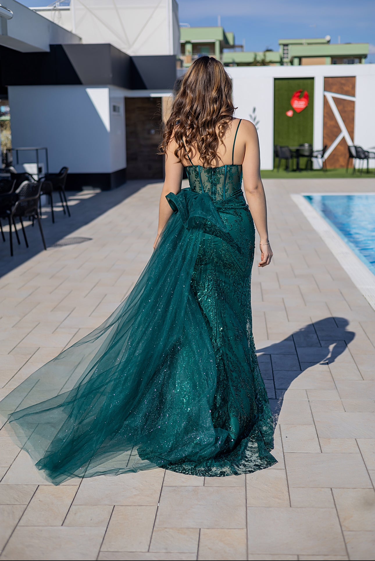 Abito a sirena con tulle laterale