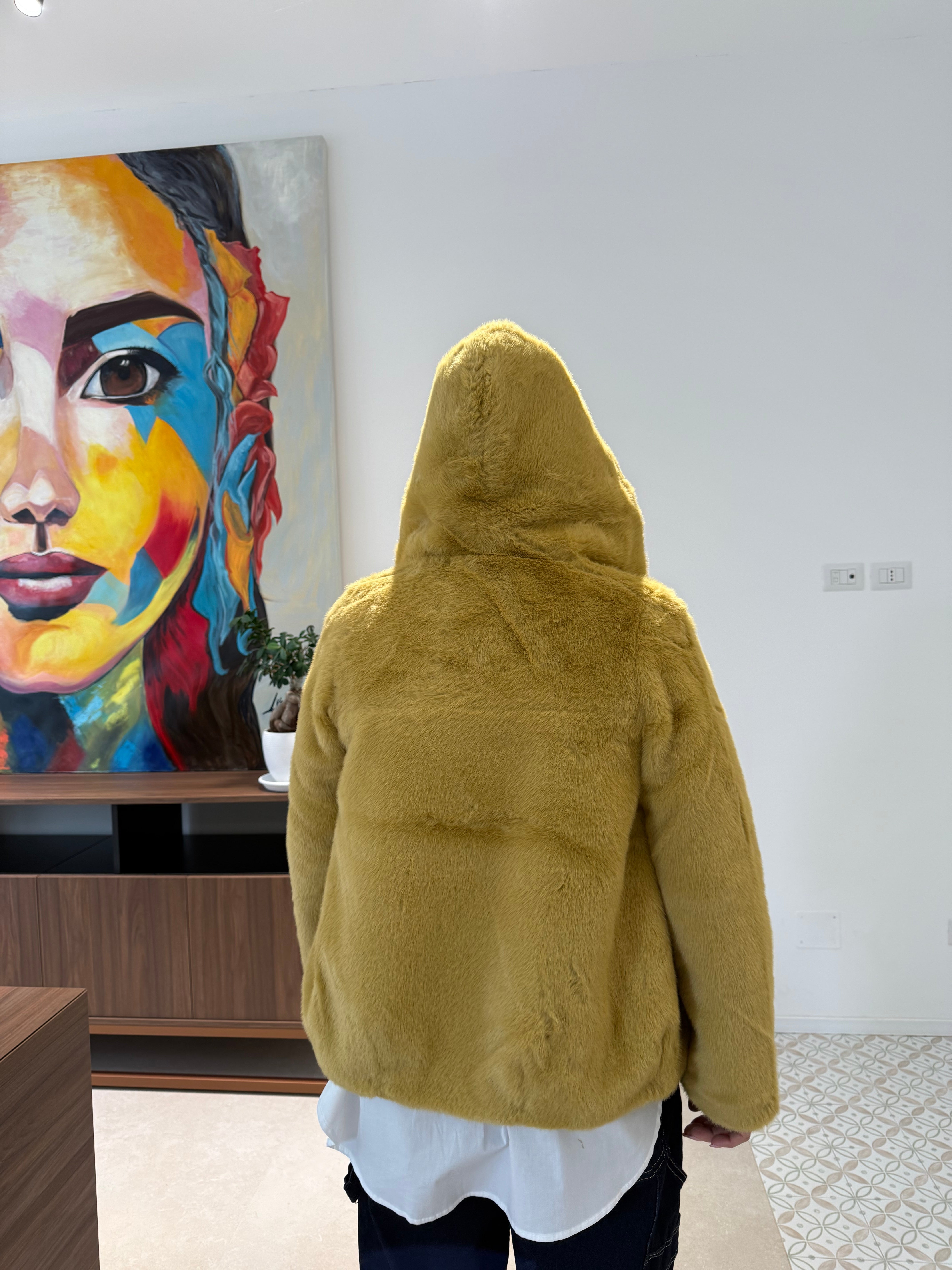 Pelliccia con cappuccio