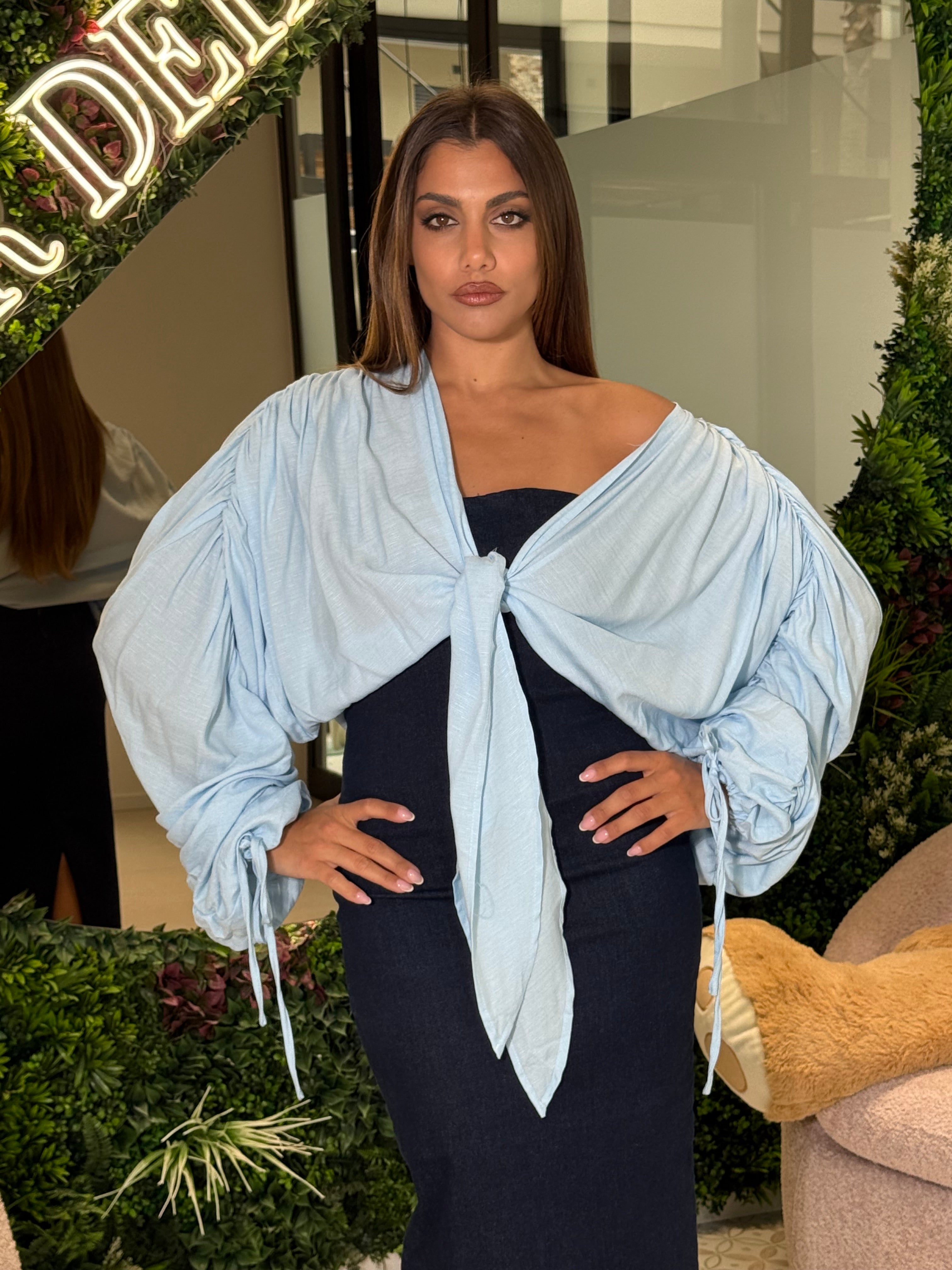 Camicia con drappeggio sulle maniche