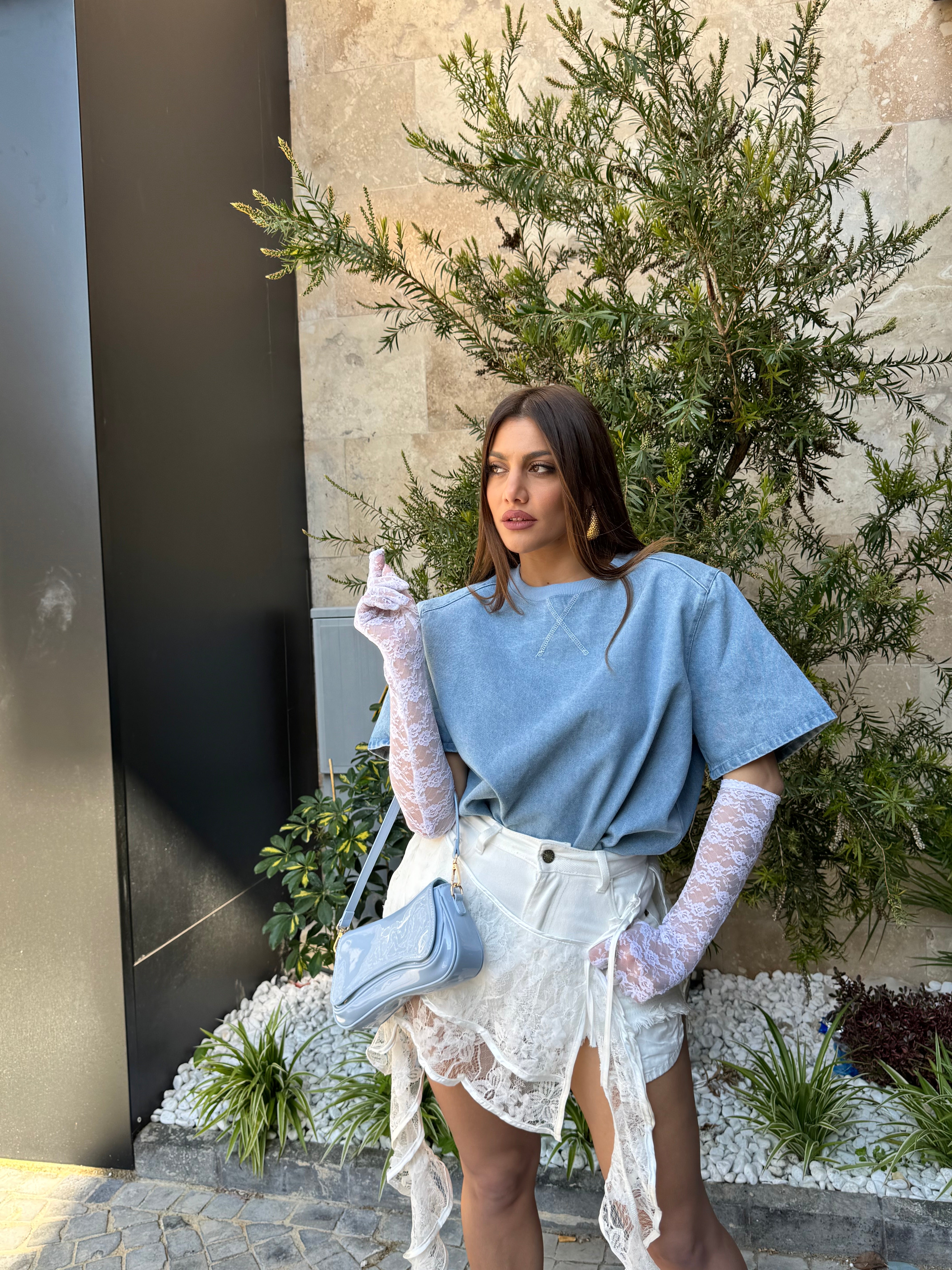 T-shirt denim con guanti in pizzo