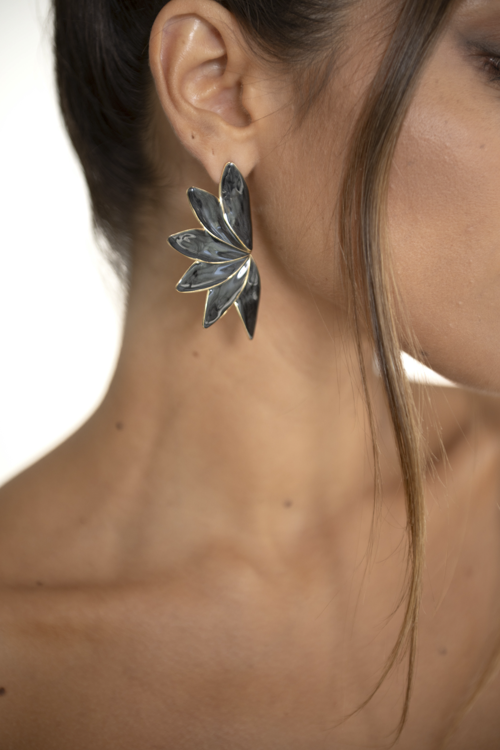 Orecchini metà fiore