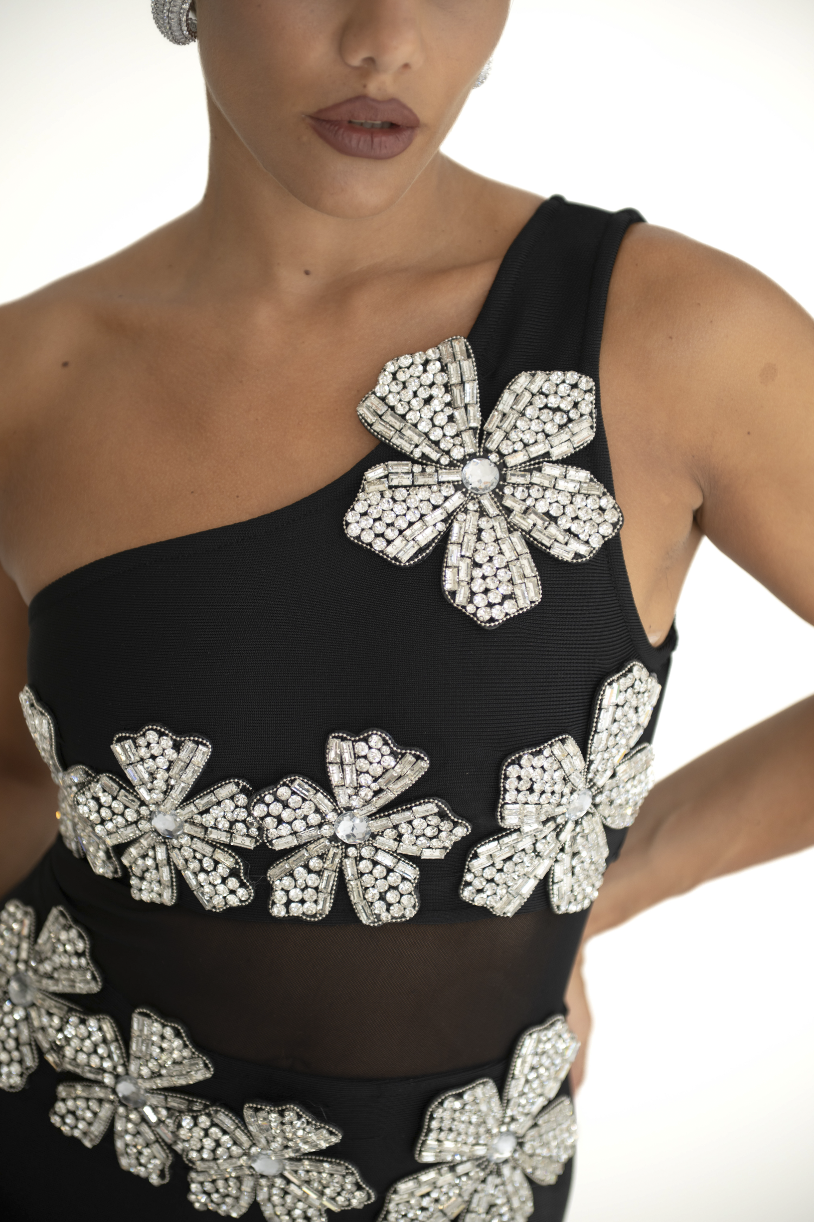 Abito bandage con fiori strass nero