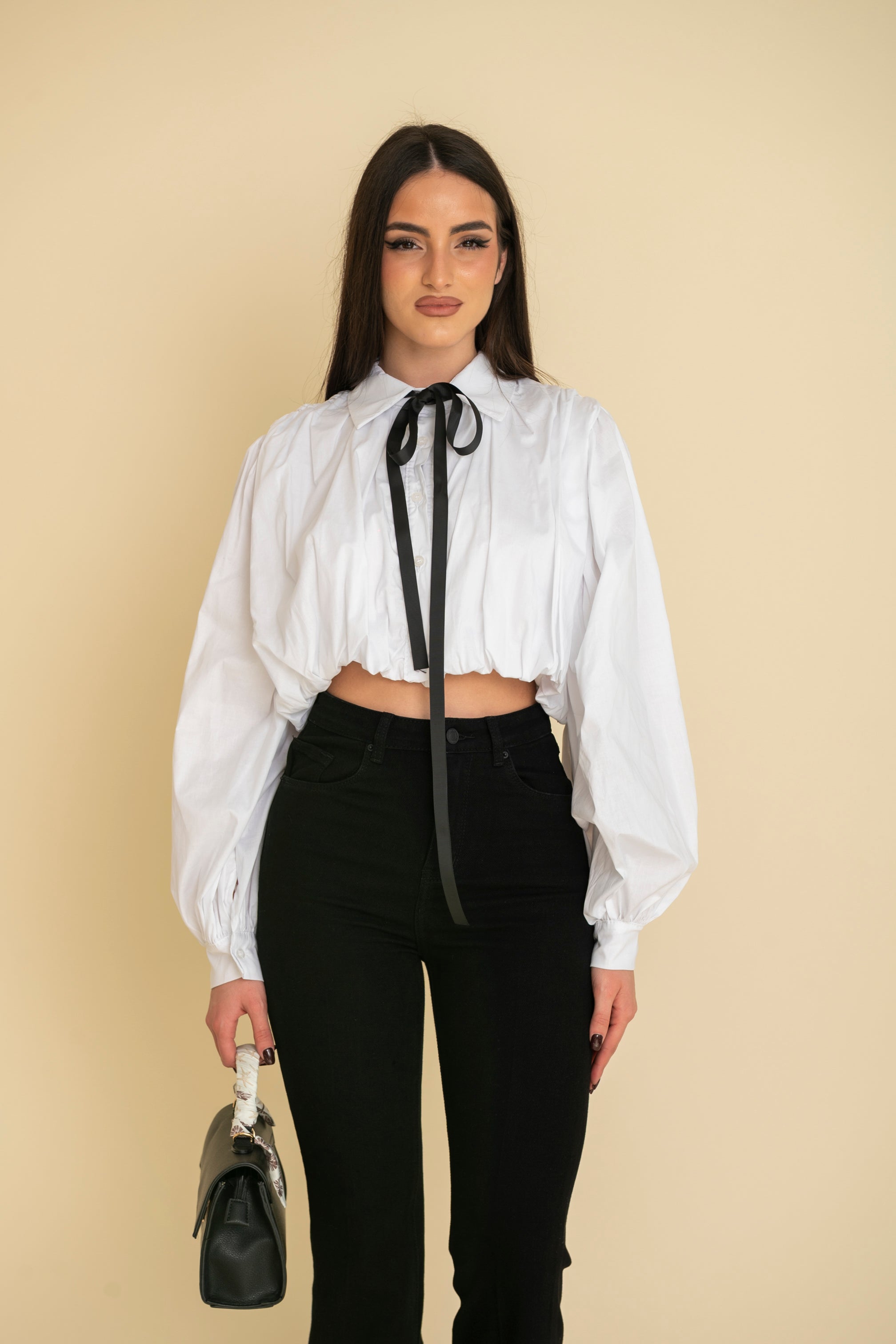 Camicia crop con fiocchetto