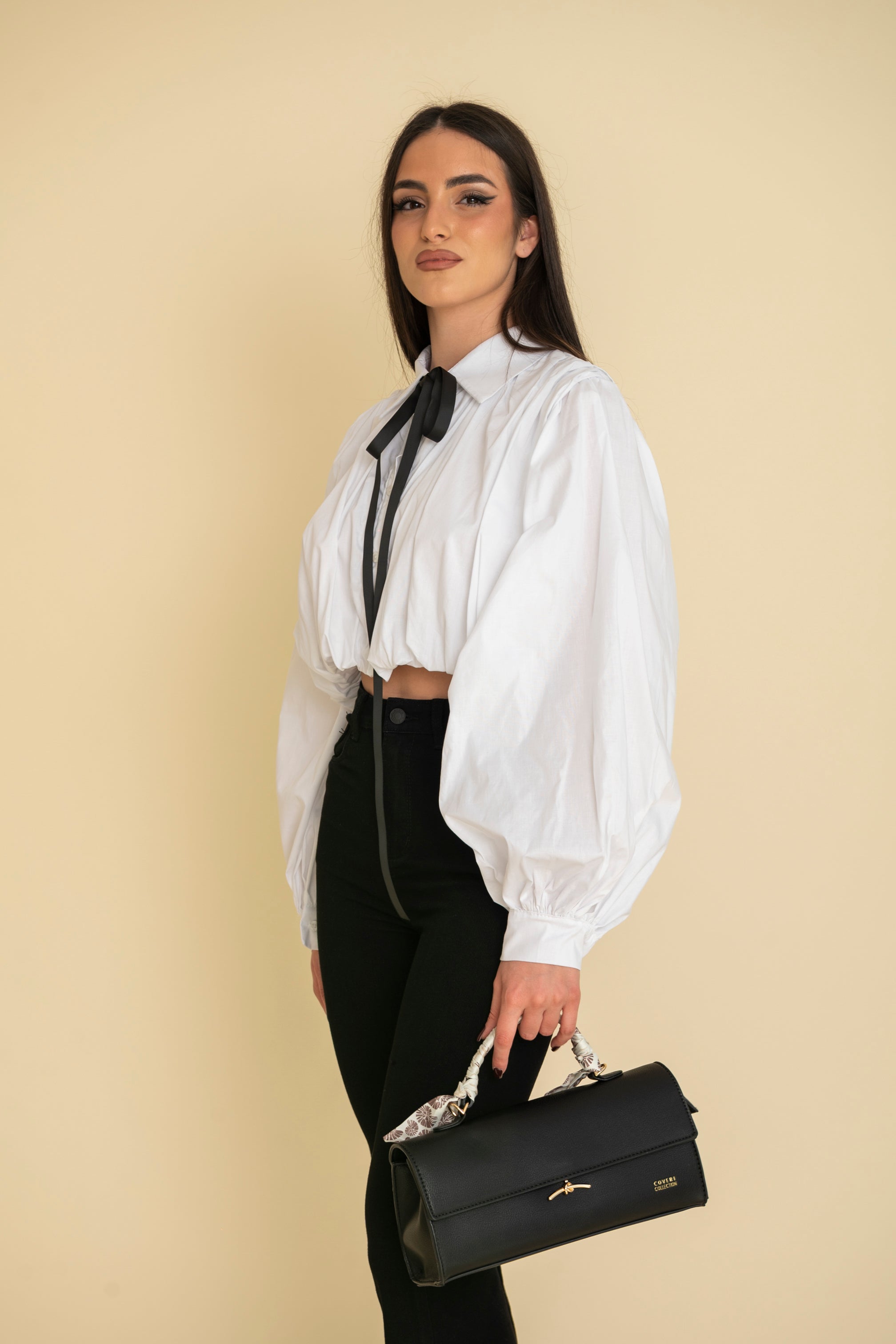 Camicia crop con fiocchetto