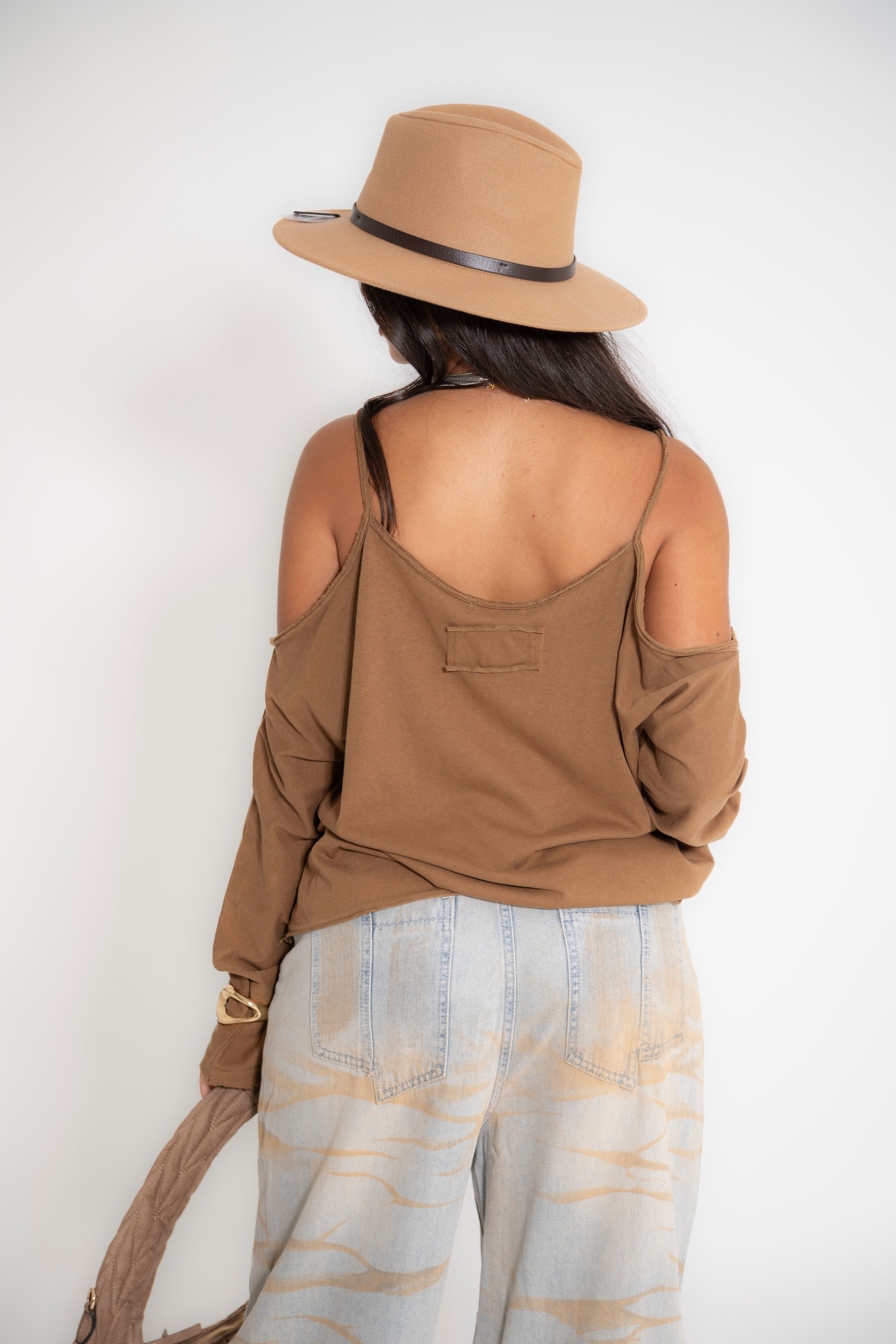 Maglia con spalla scoperta