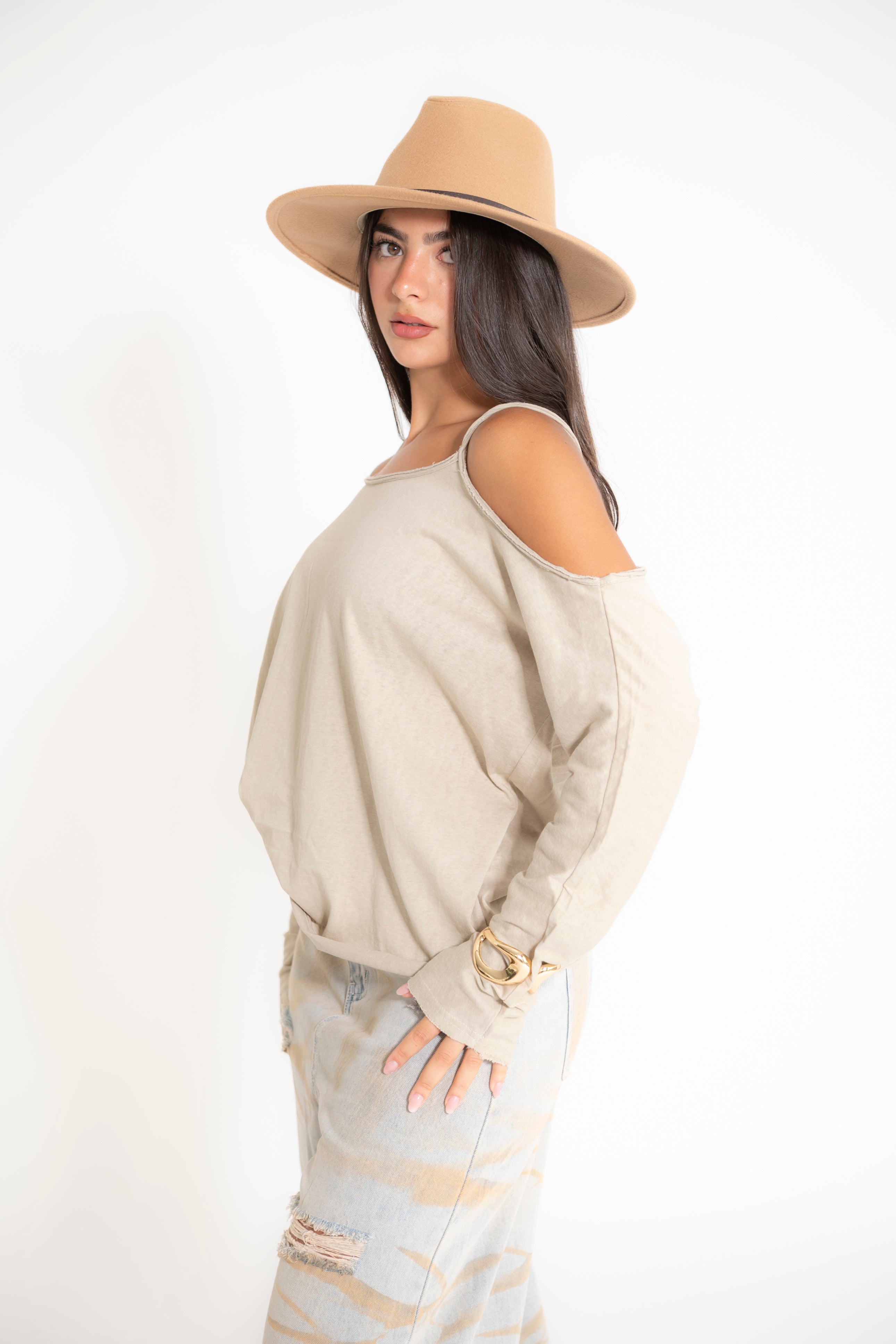 Maglia con spalla scoperta