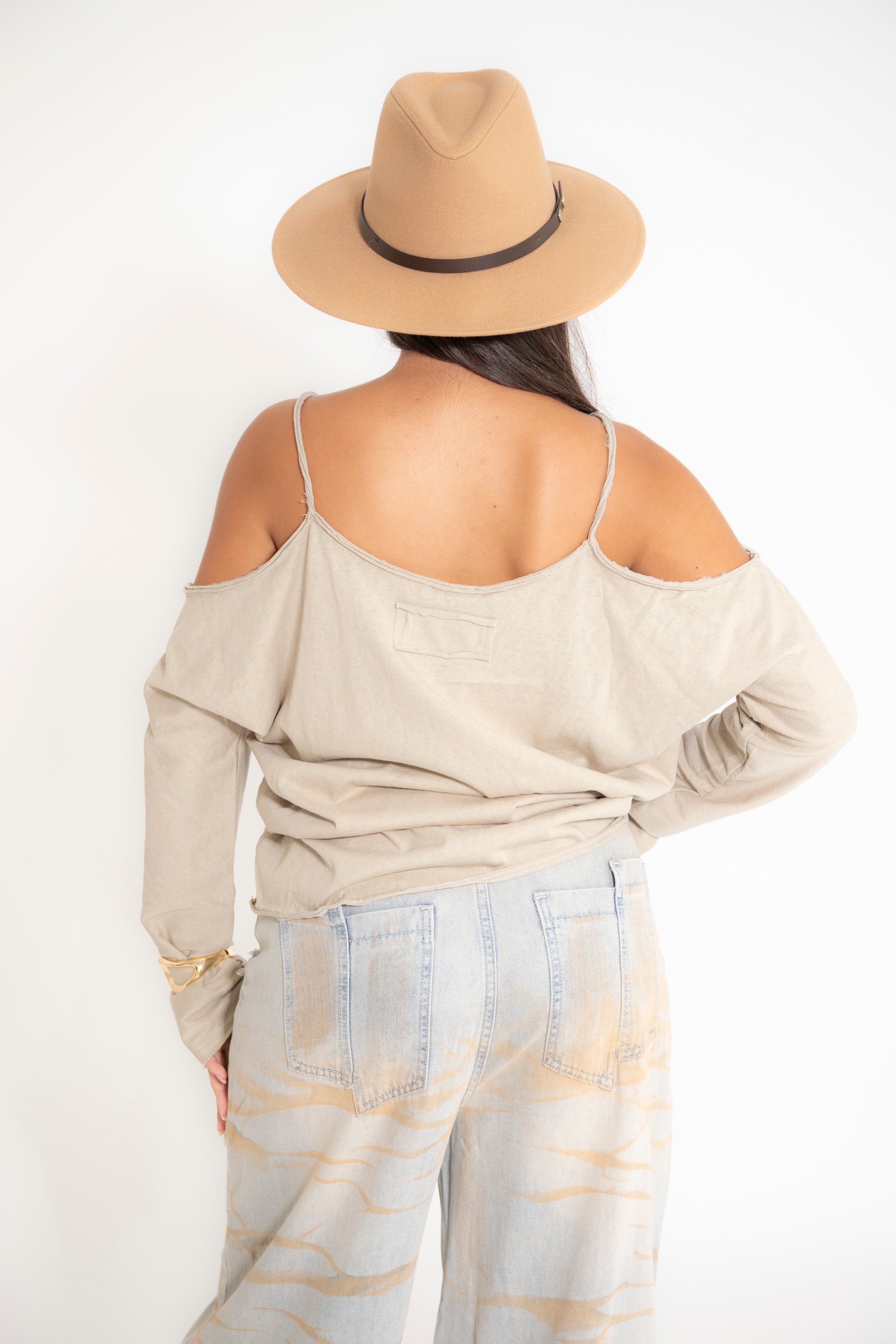 Maglia con spalla scoperta