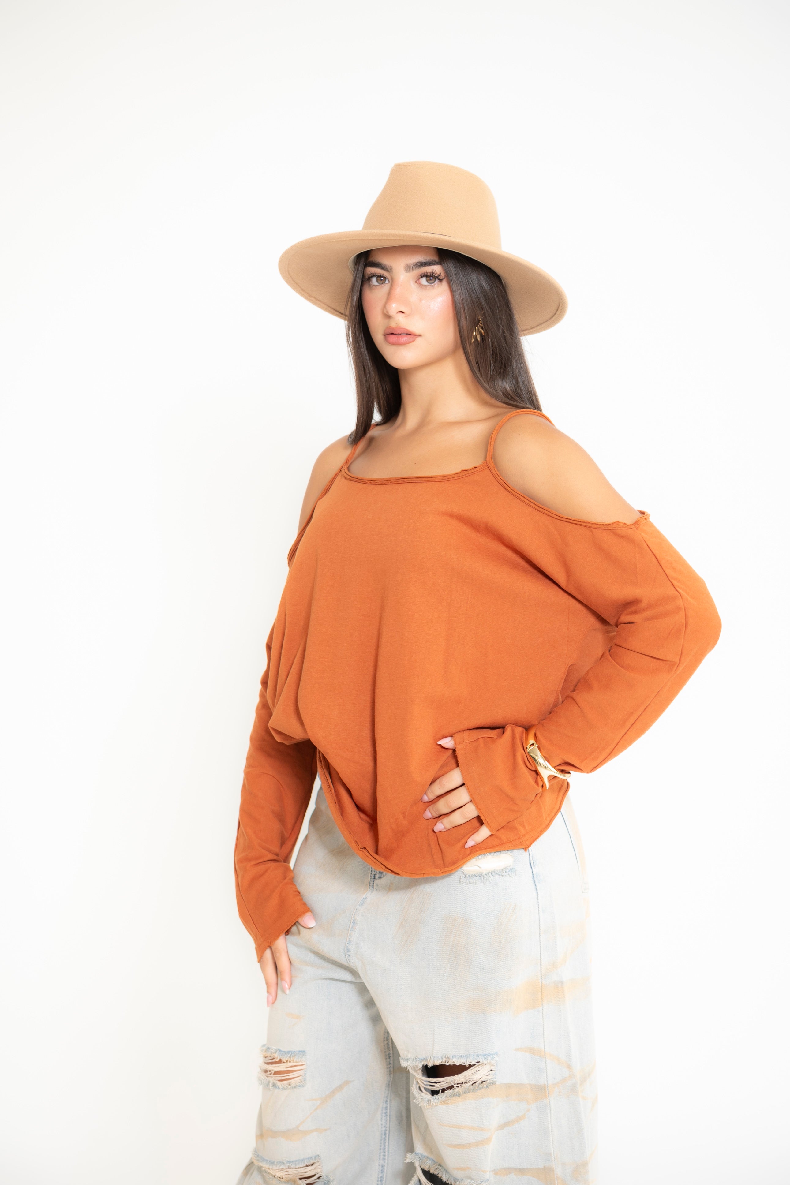 Maglia con spalla scoperta