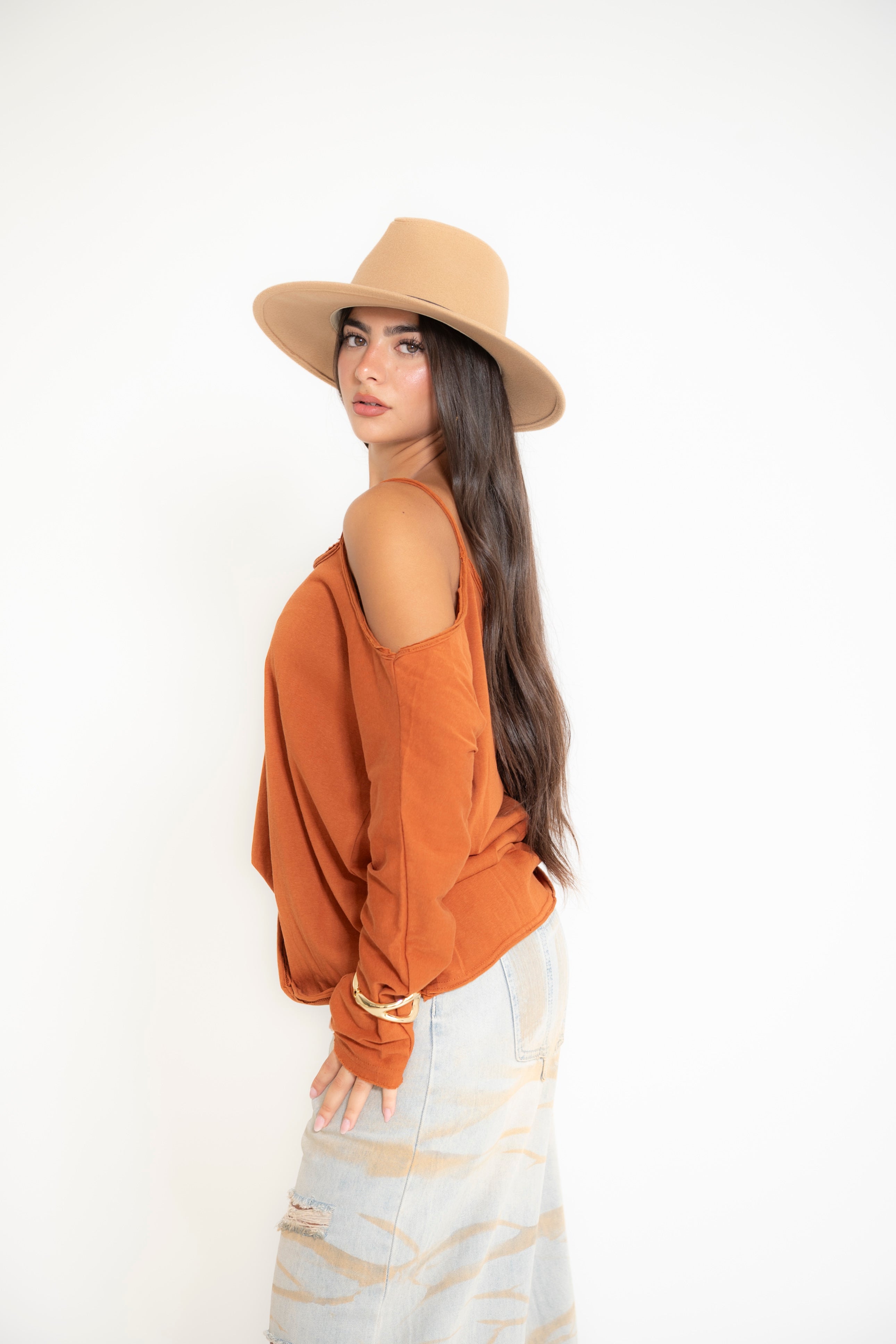 Maglia con spalla scoperta