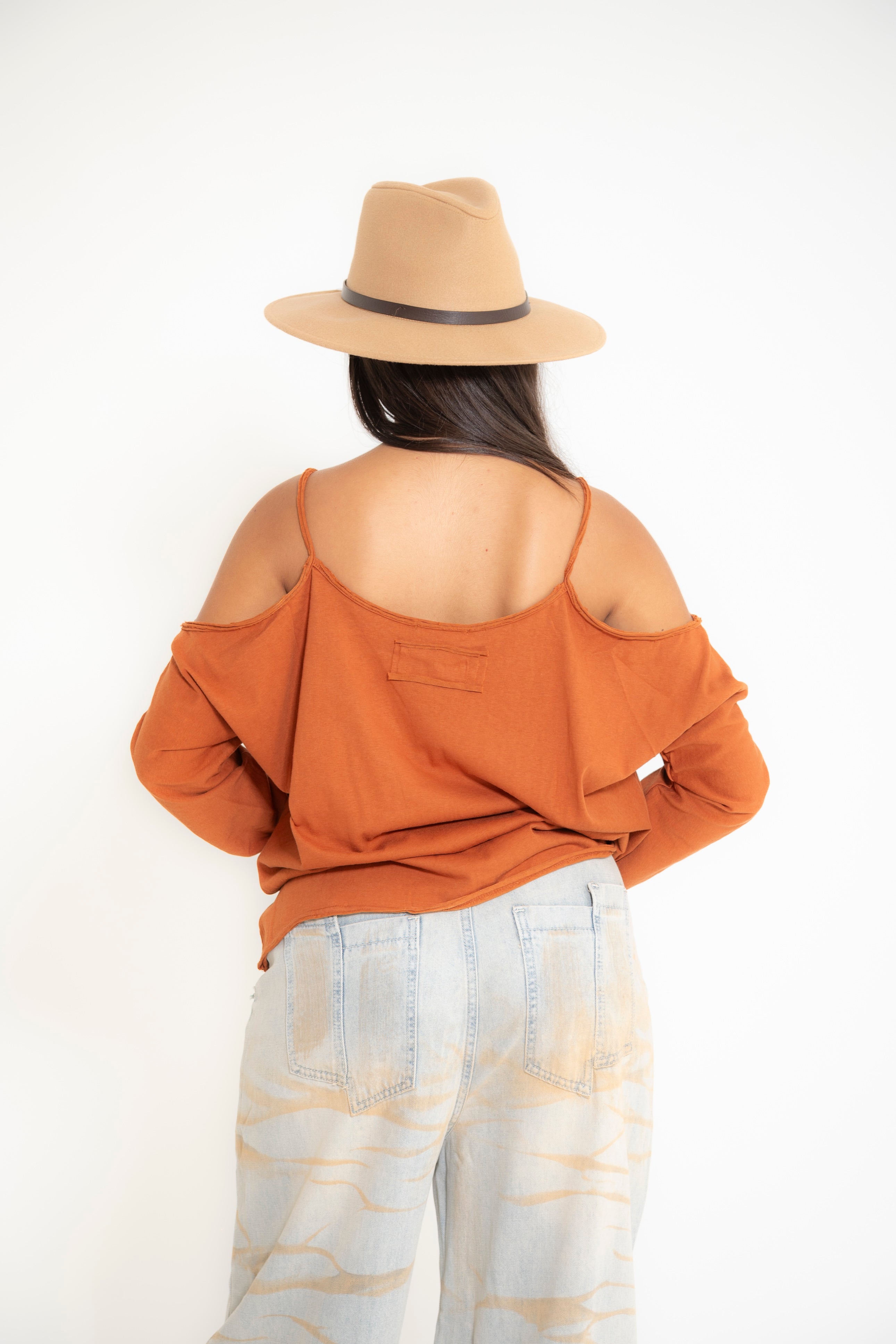 Maglia con spalla scoperta