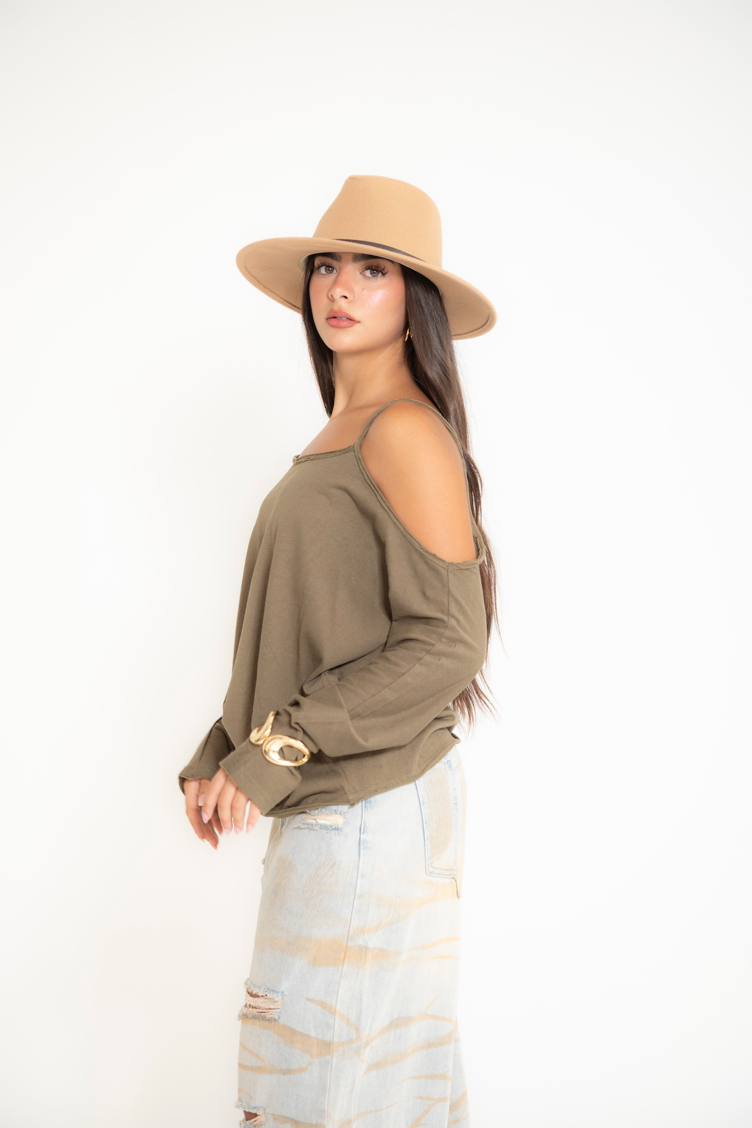 Maglia con spalla scoperta