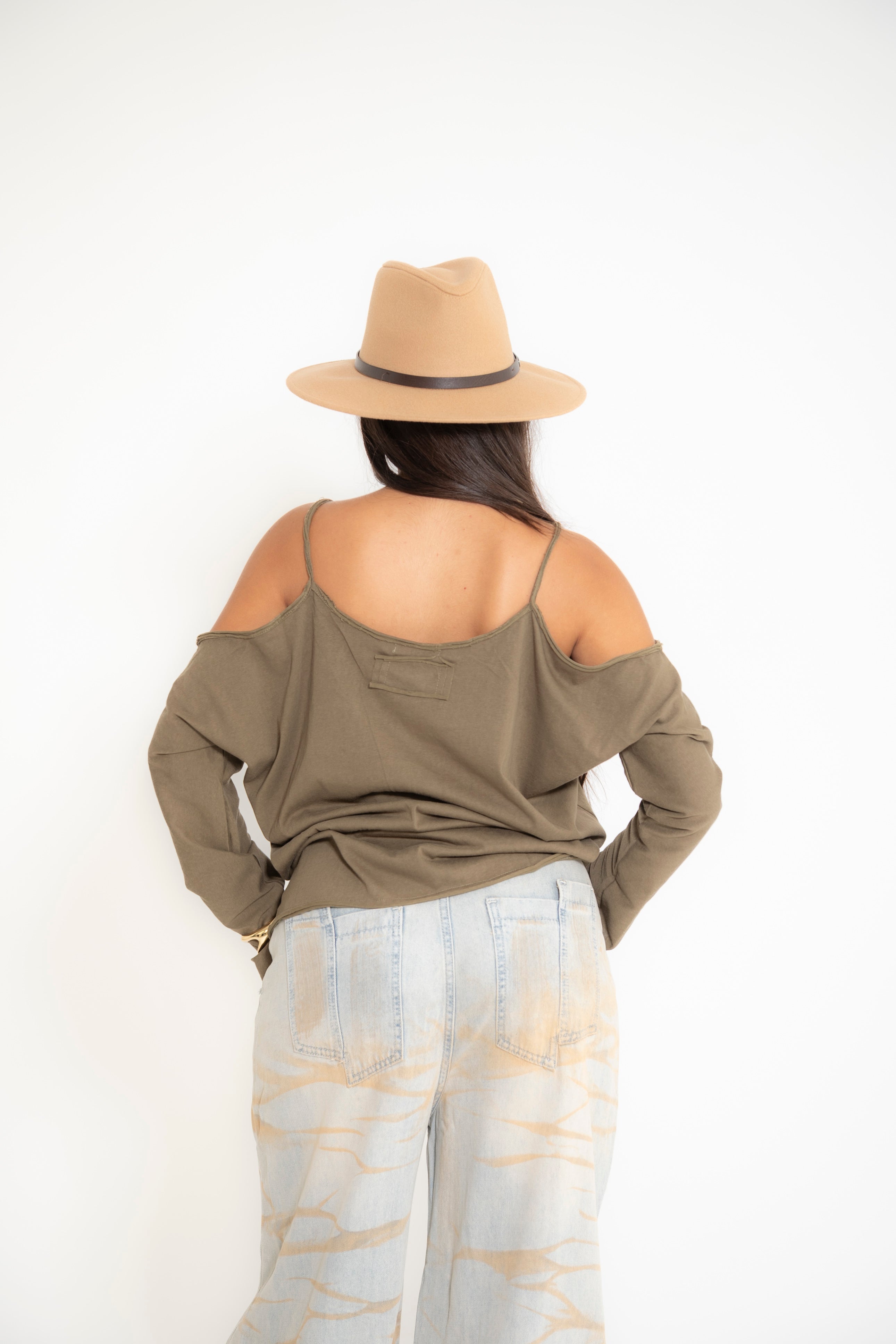 Maglia con spalla scoperta