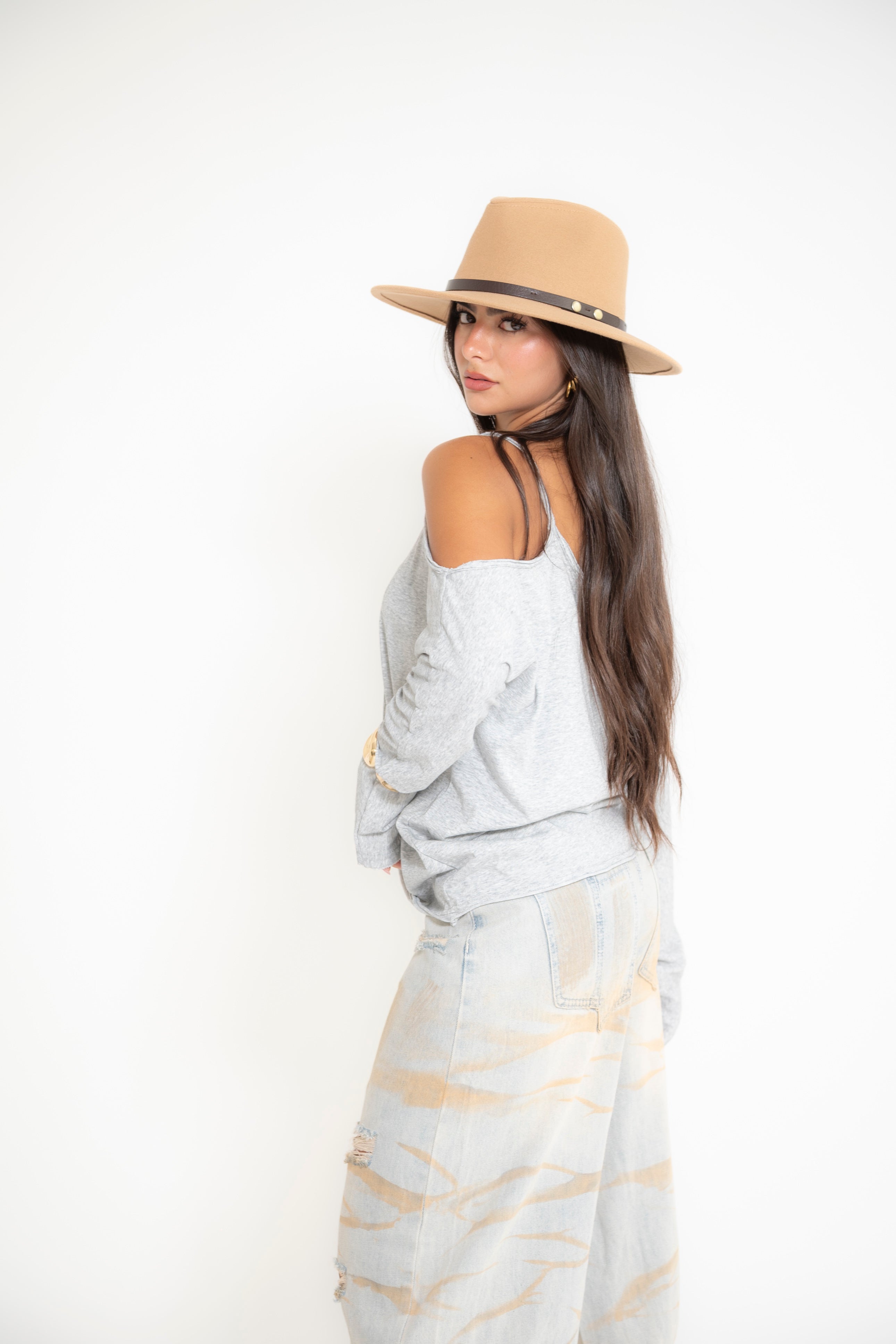 Maglia con spalla scoperta