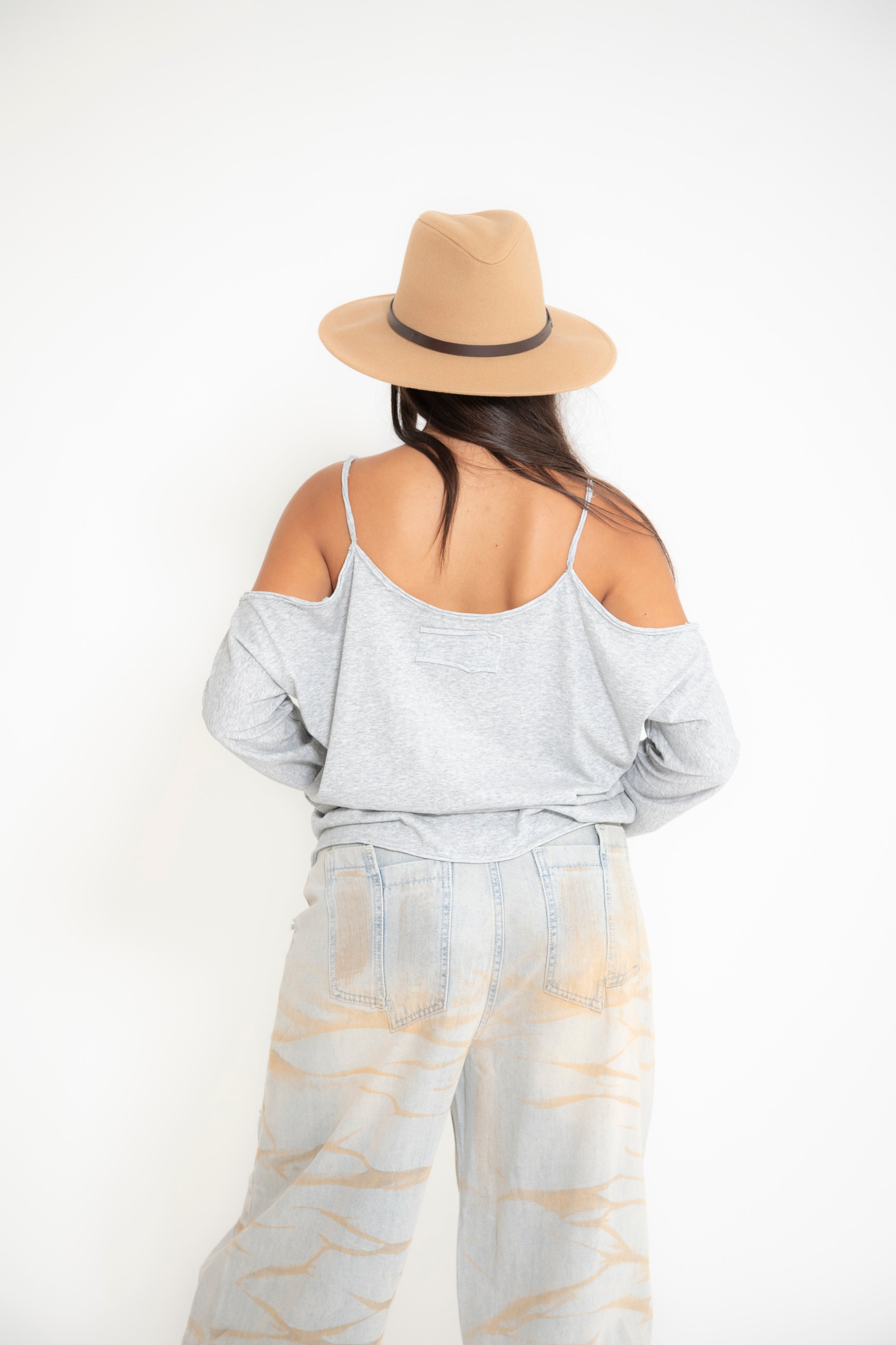 Maglia con spalla scoperta