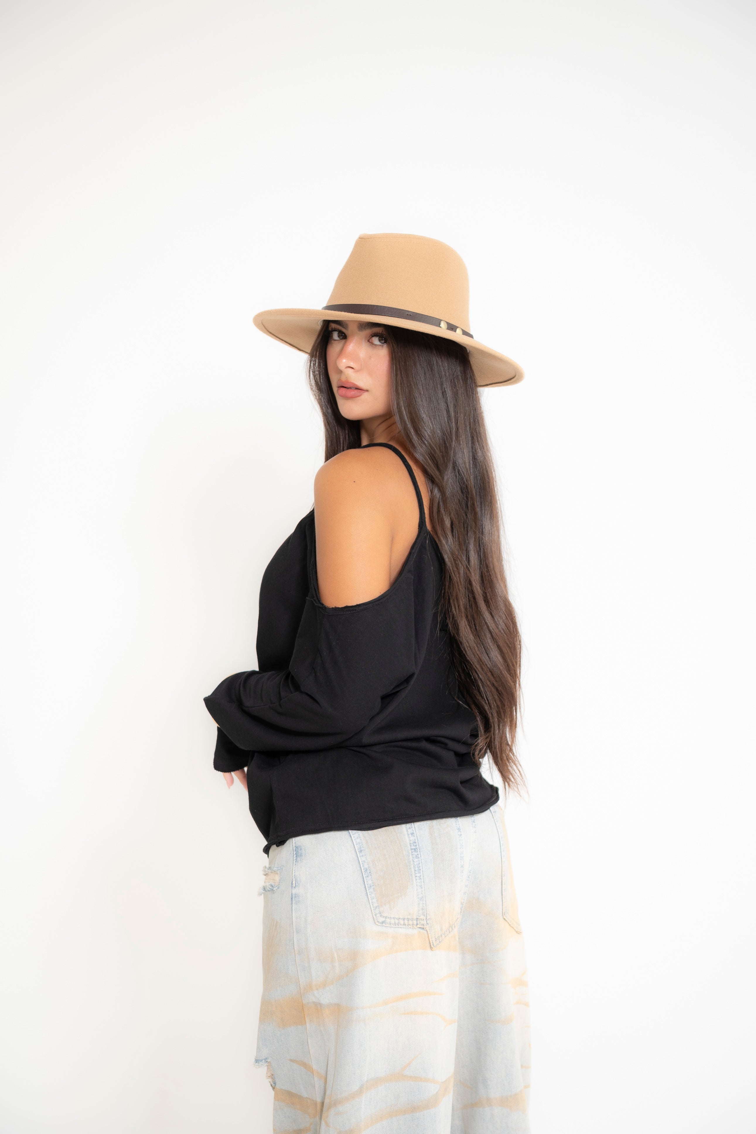 Maglia con spalla scoperta