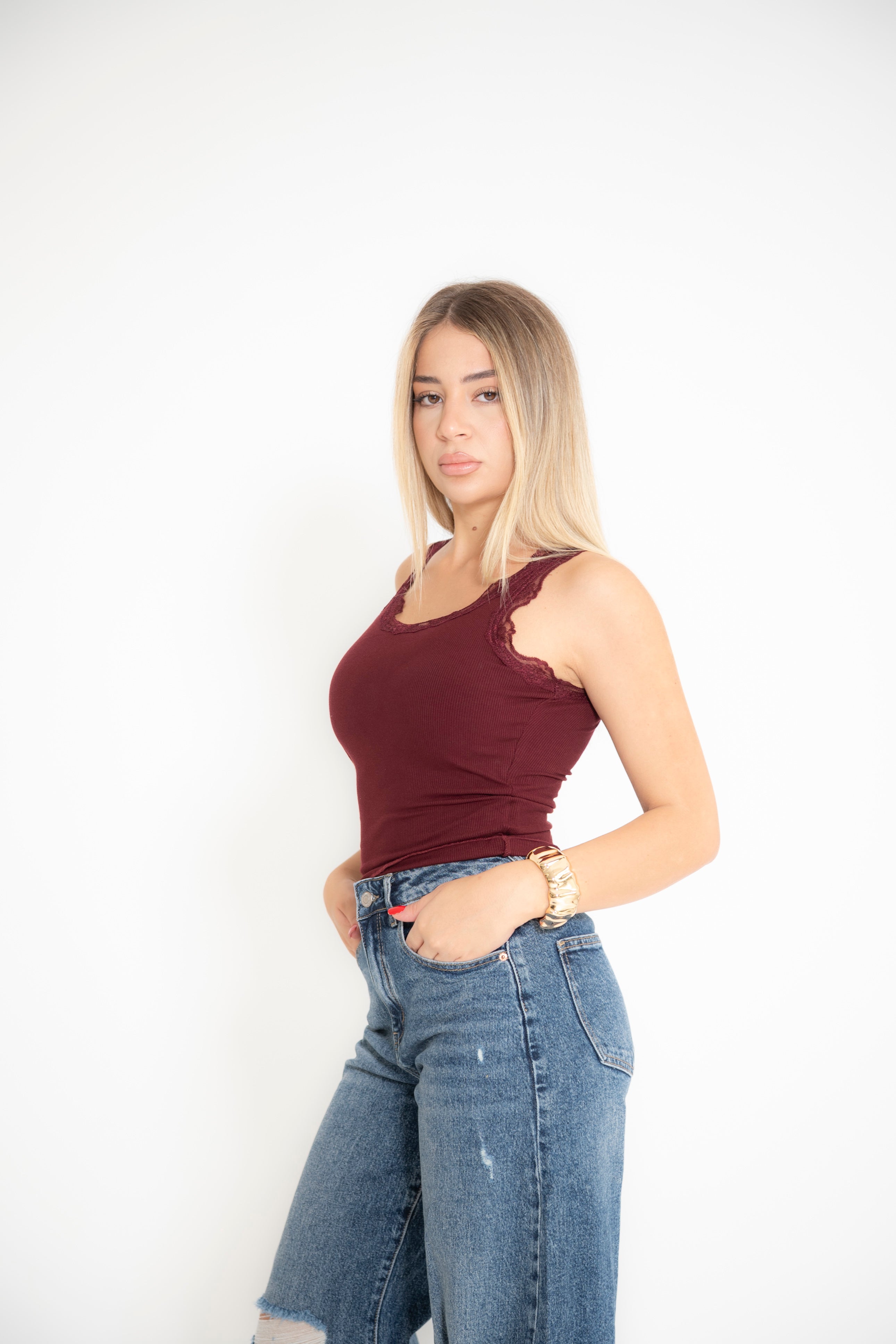 Top con dettagli in pizzo