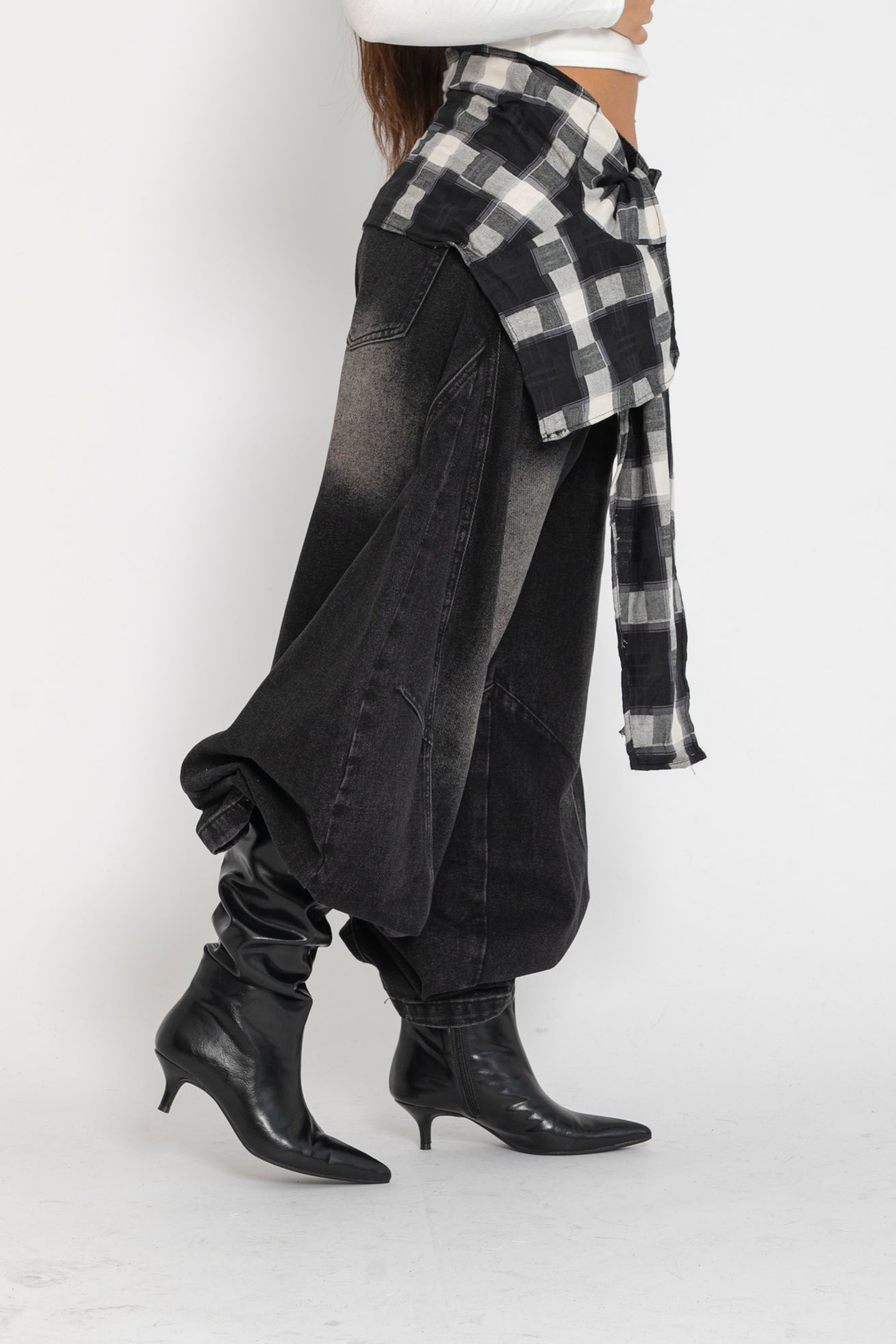 Jeans ballon con foulard camicia