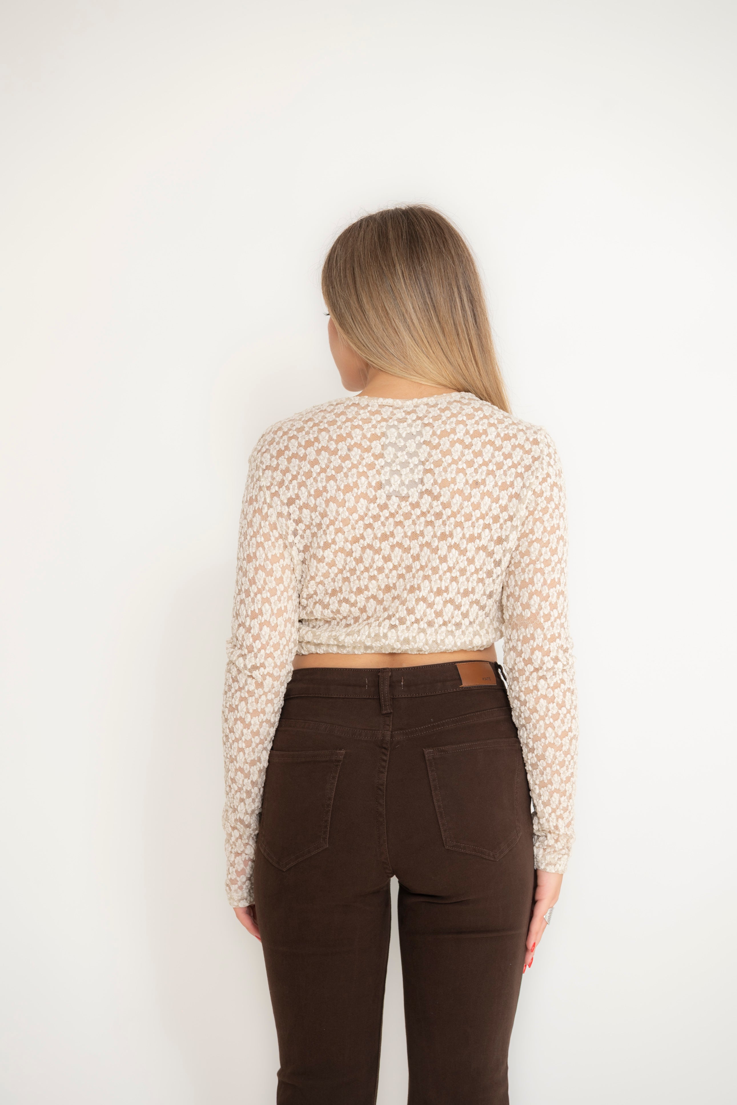 Maglia crop con micro fiori e dettaglio gold