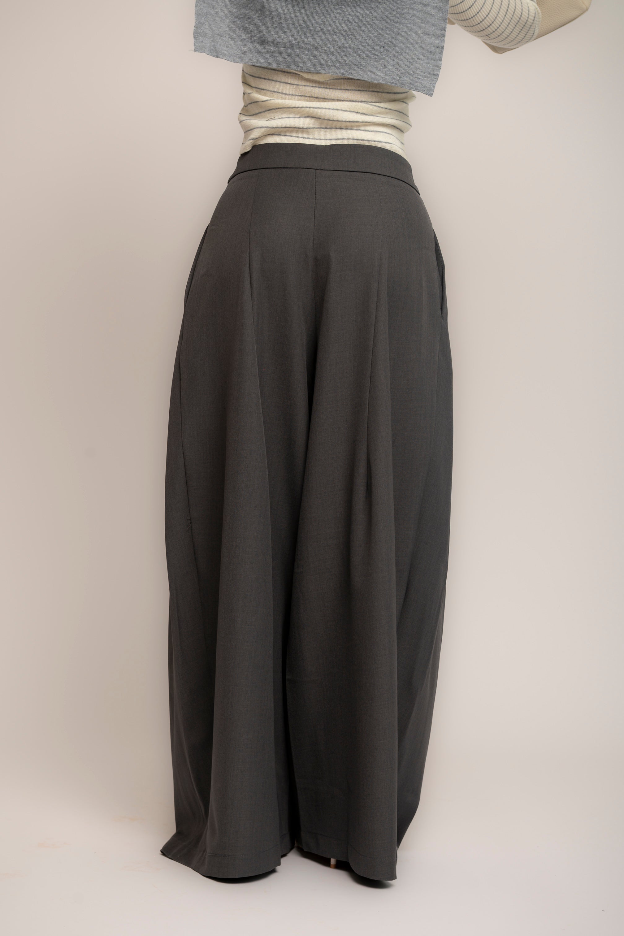 Pantalone palazzo con pence