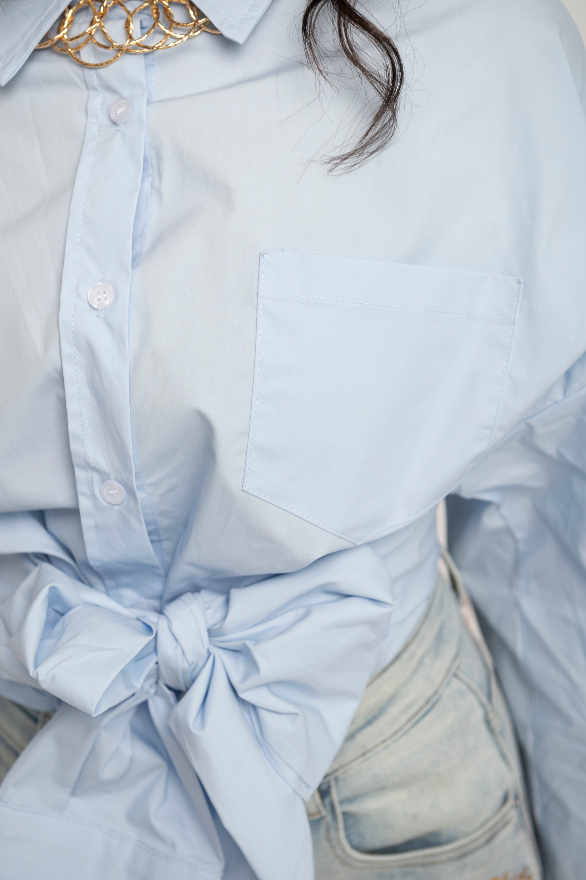 Camicia con nodo effetto manica