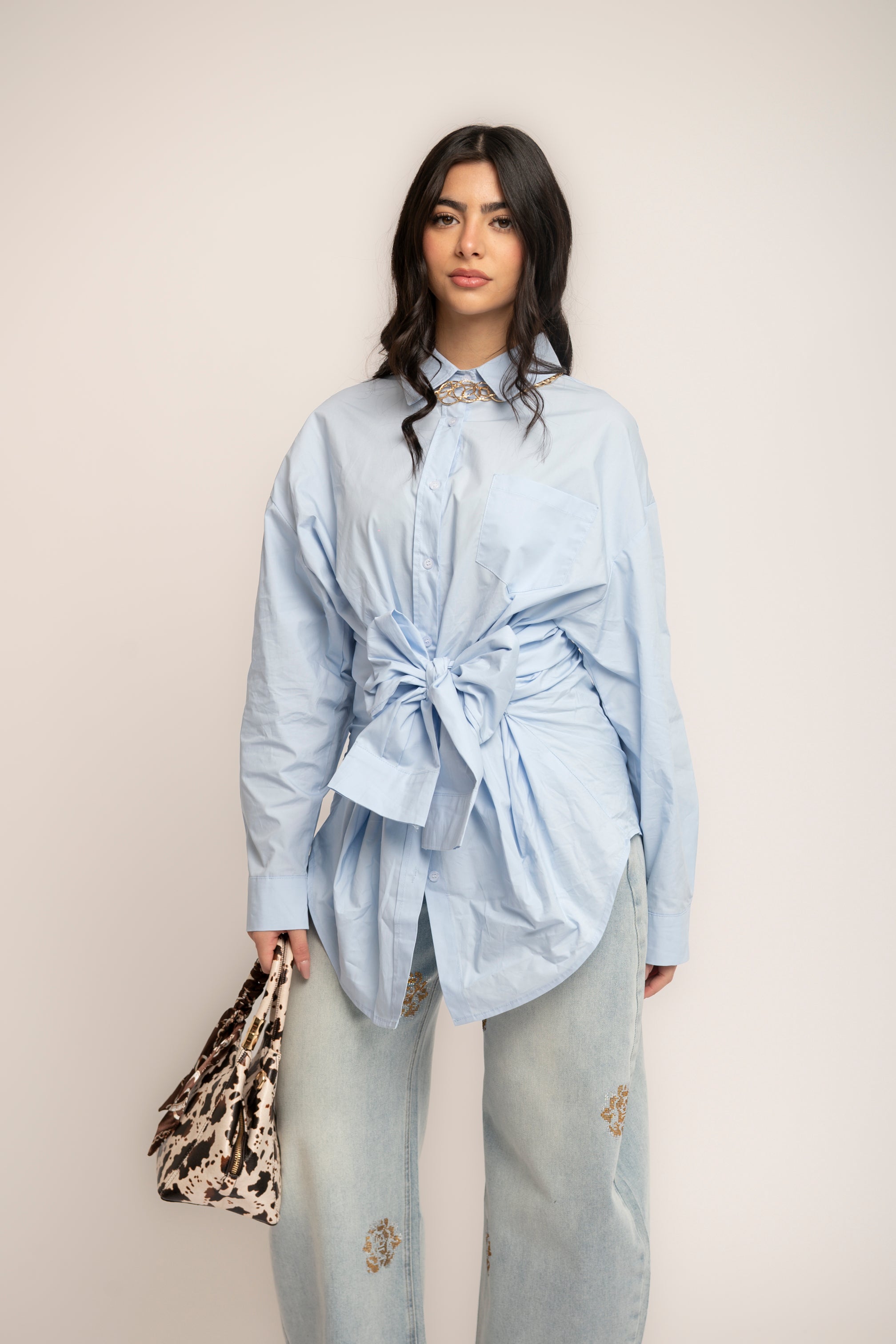 Camicia con nodo effetto manica