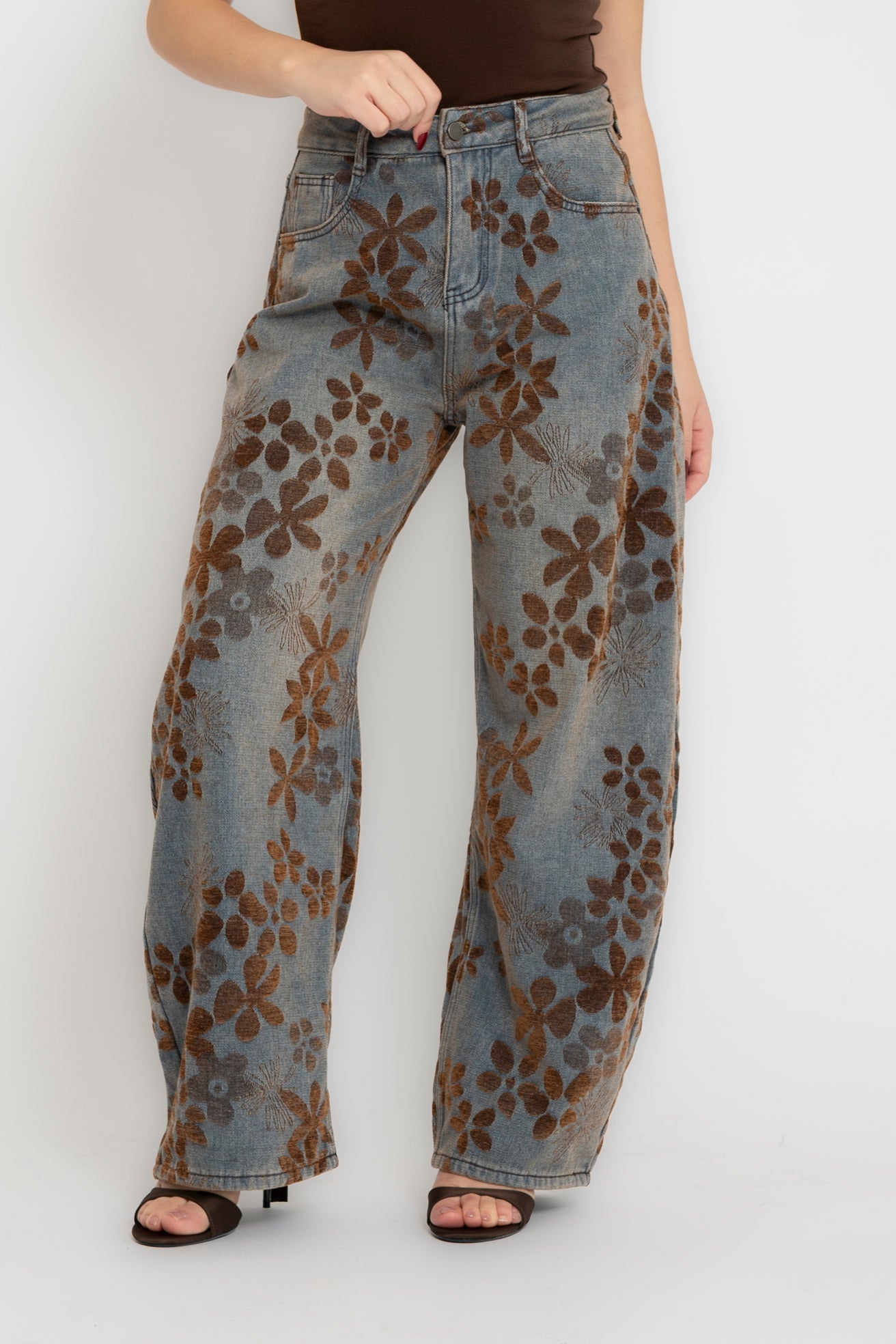 Jeans ballon con fiori in velluto