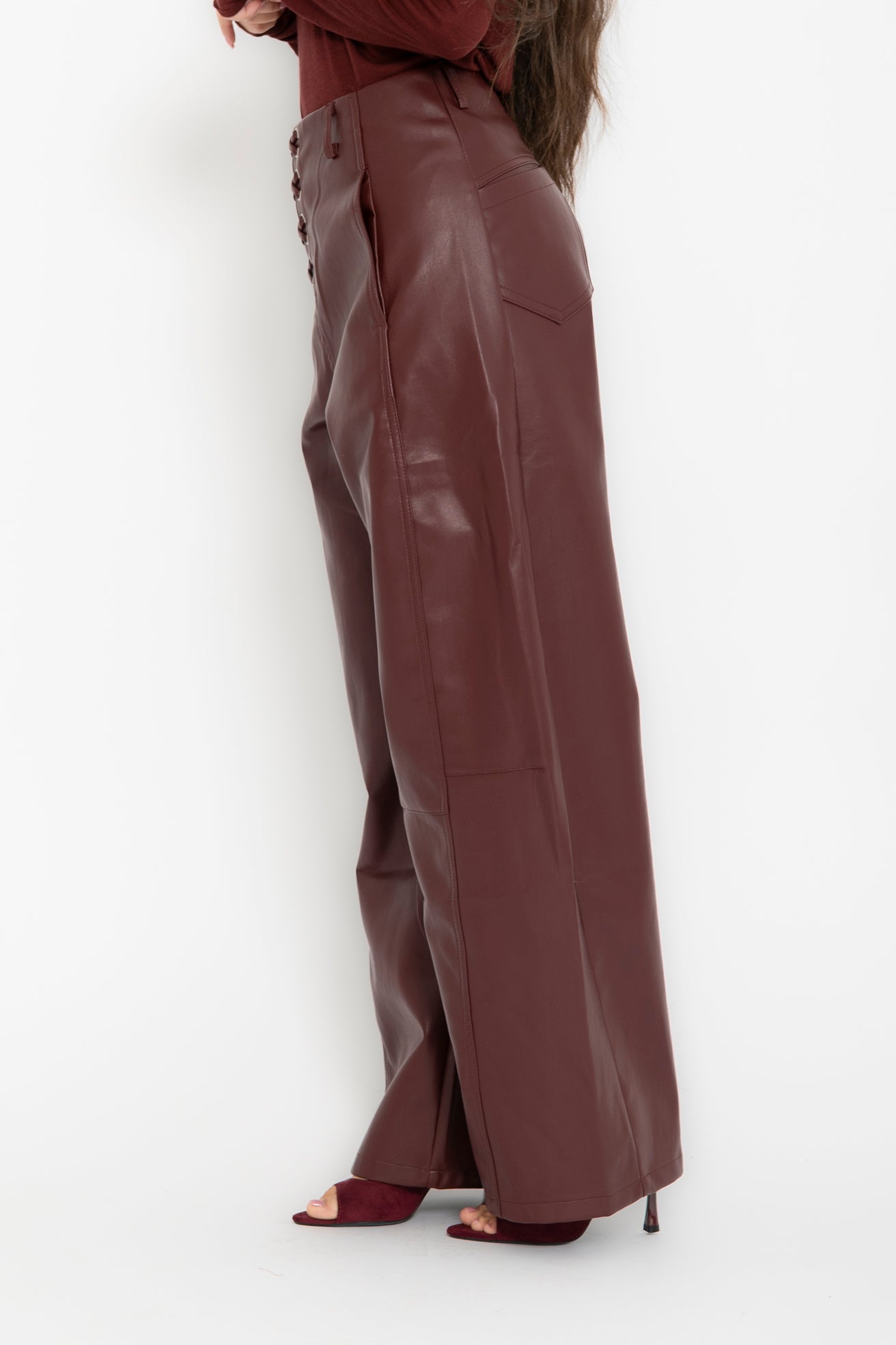 Pantalone ecopelle stringato bordeaux