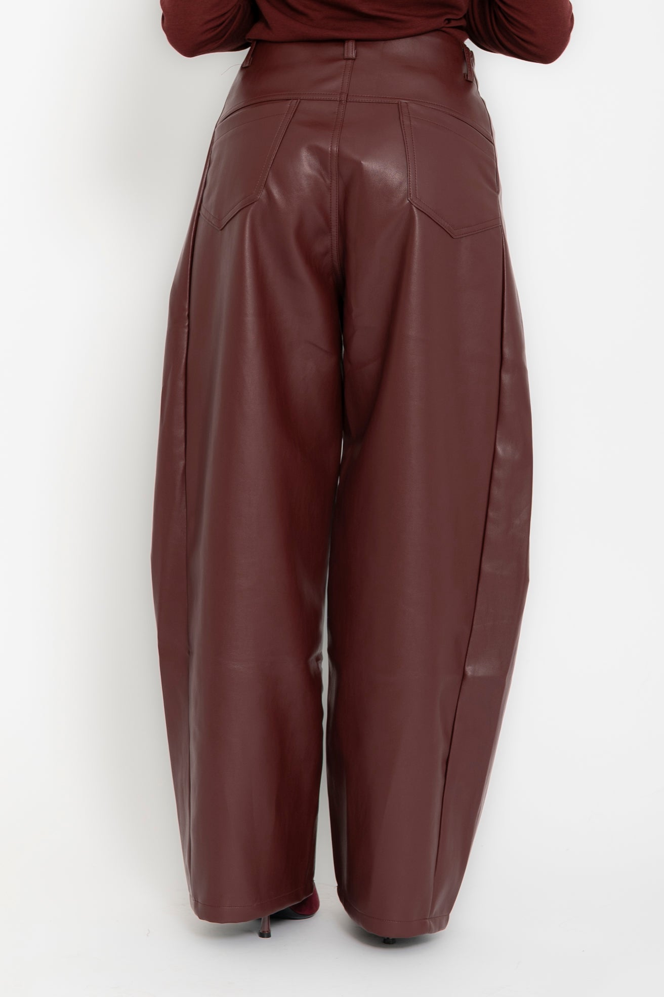 Pantalone ecopelle stringato bordeaux