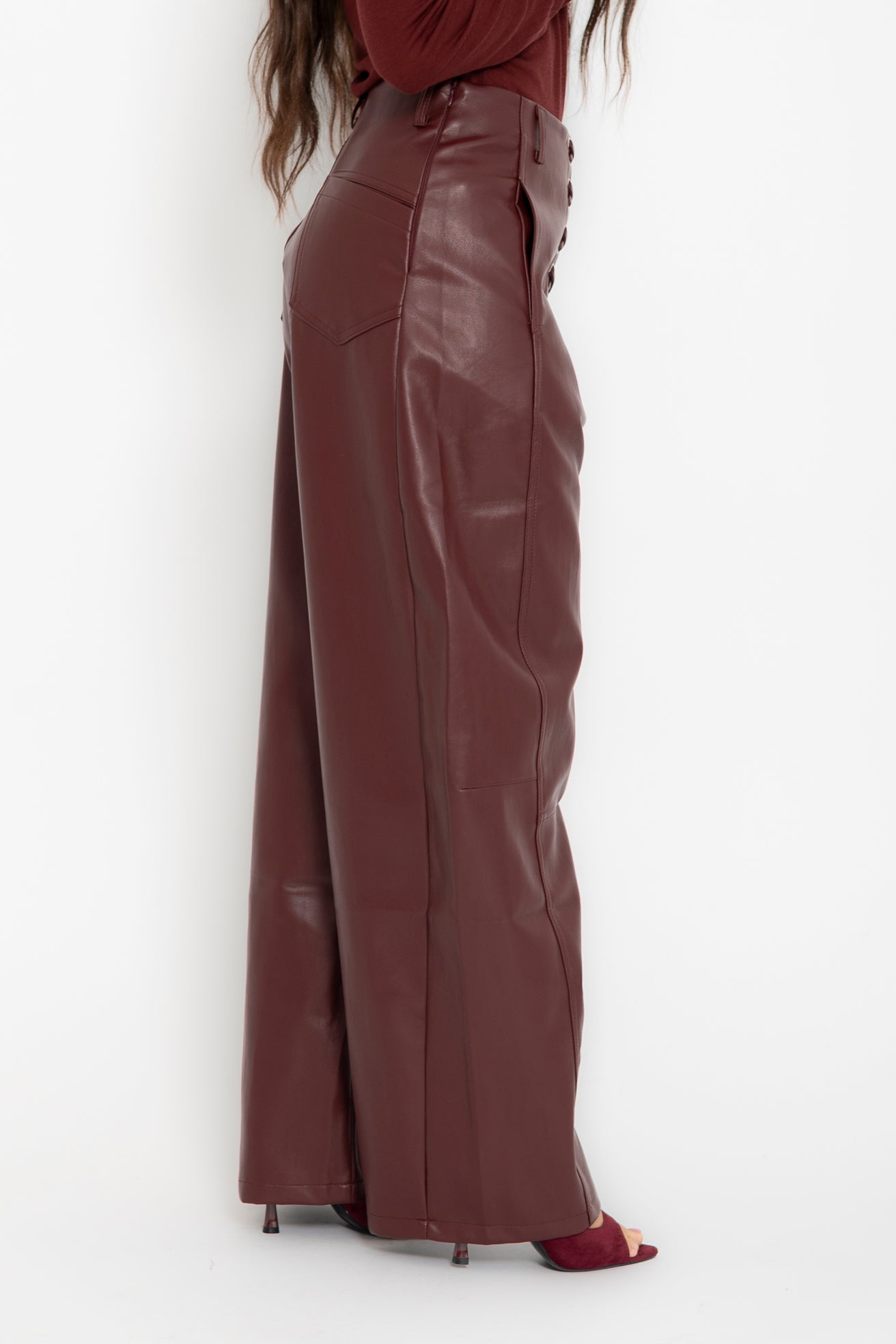 Pantalone ecopelle stringato bordeaux