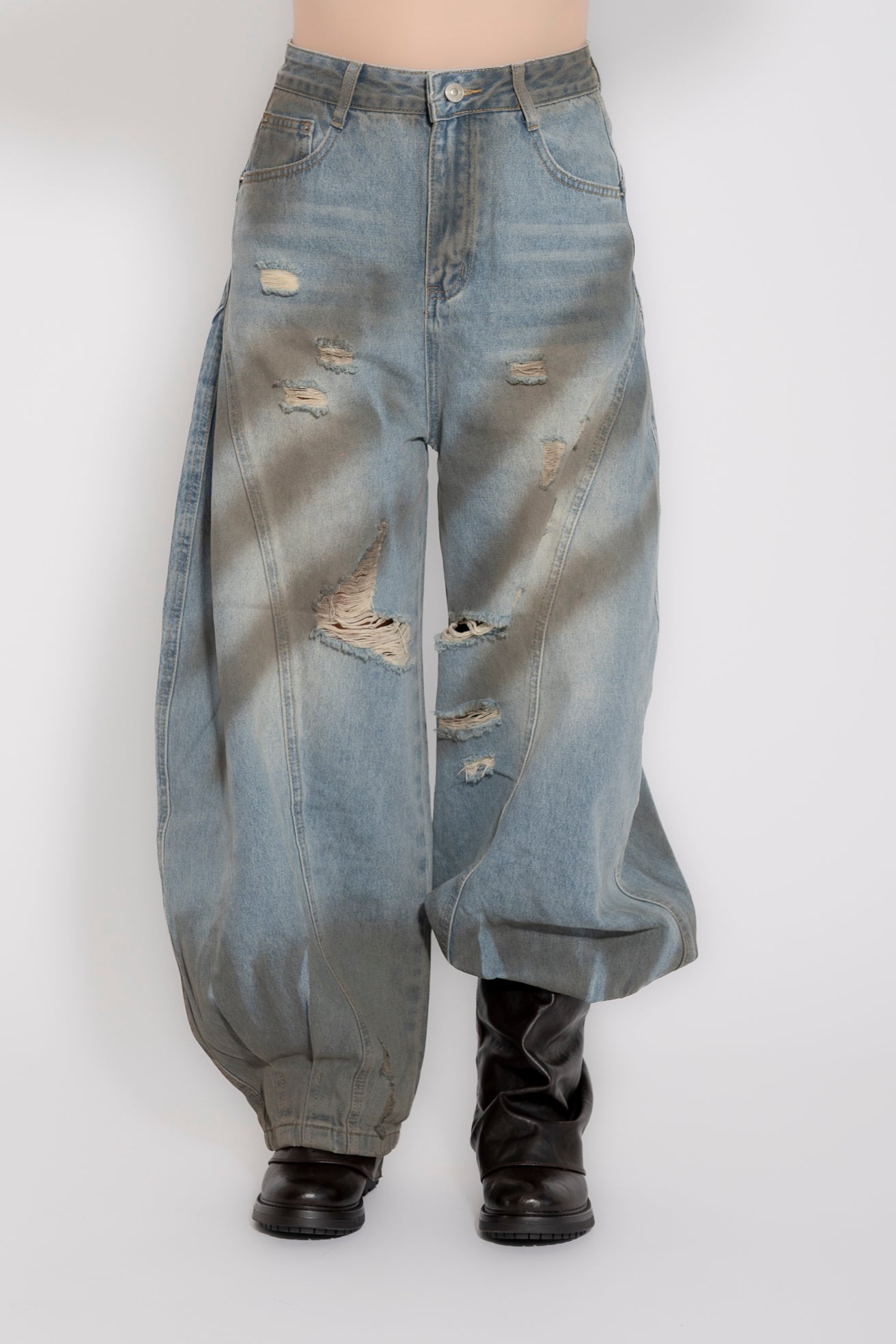 Jeans ballon sabbiato con sfumature