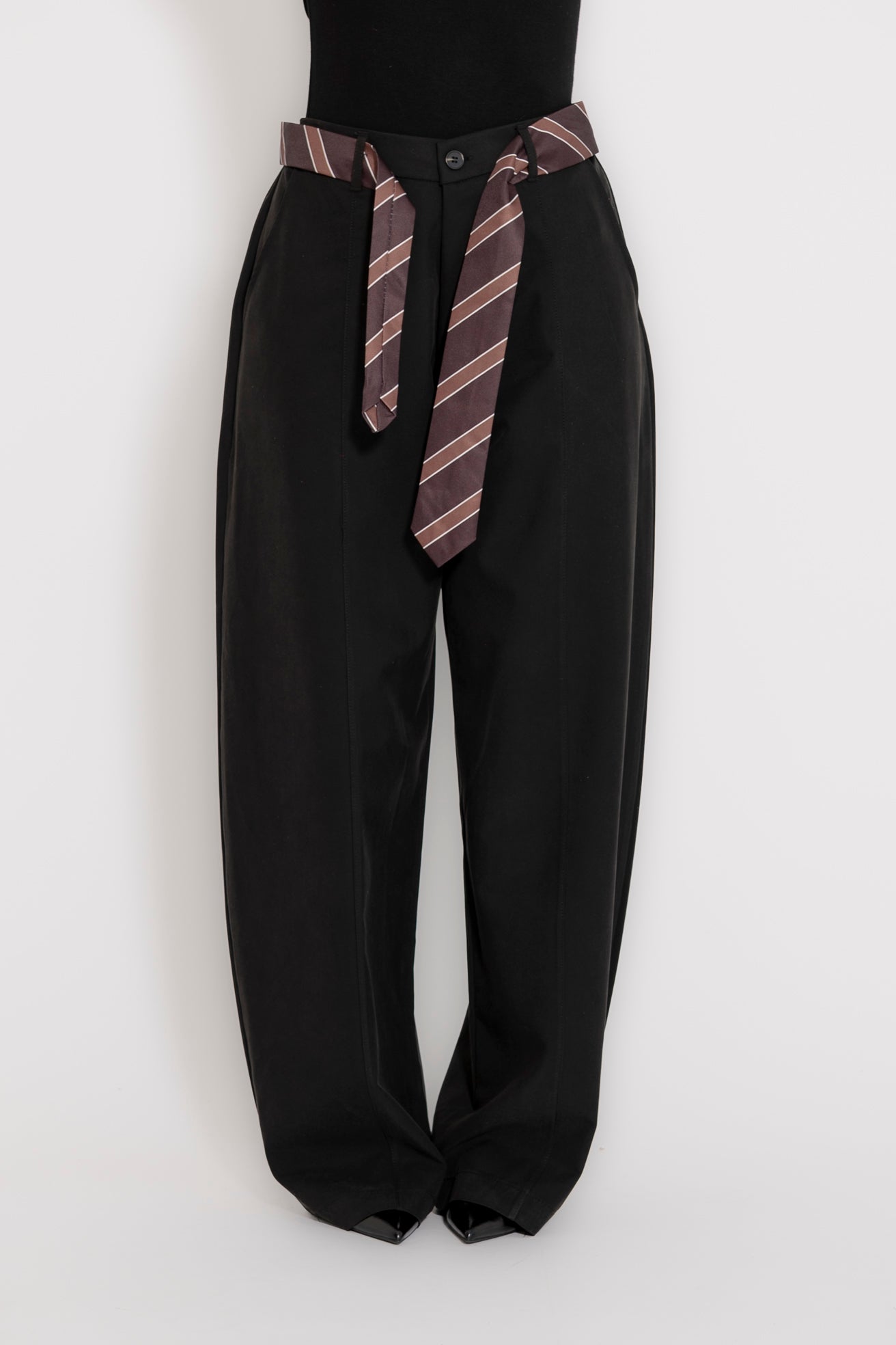 Pantalone con cravatta