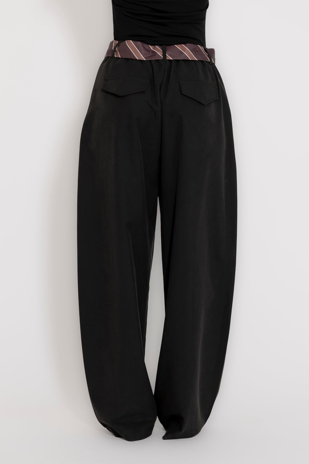 Pantalone con cravatta