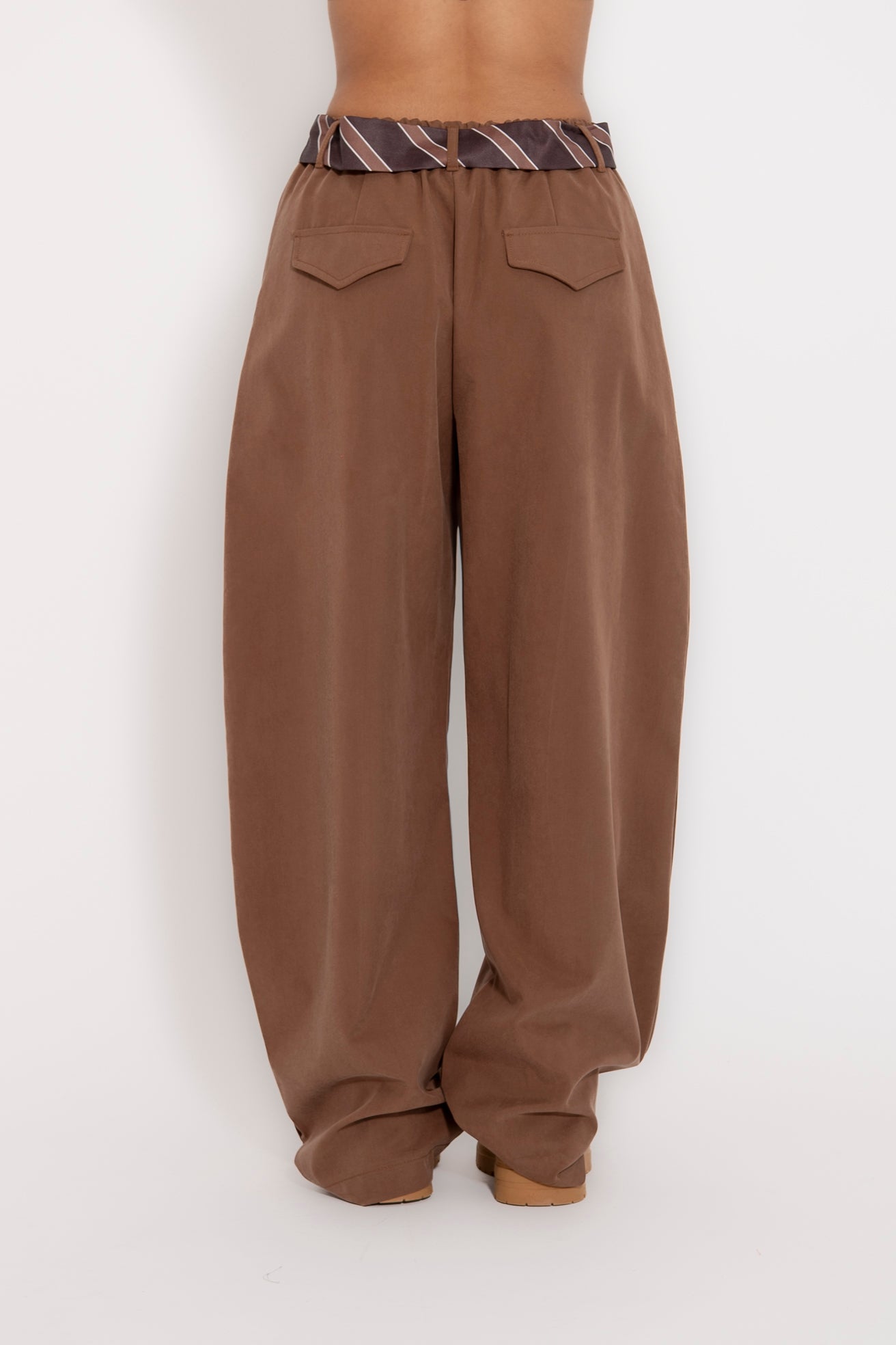 Pantalone con cravatta