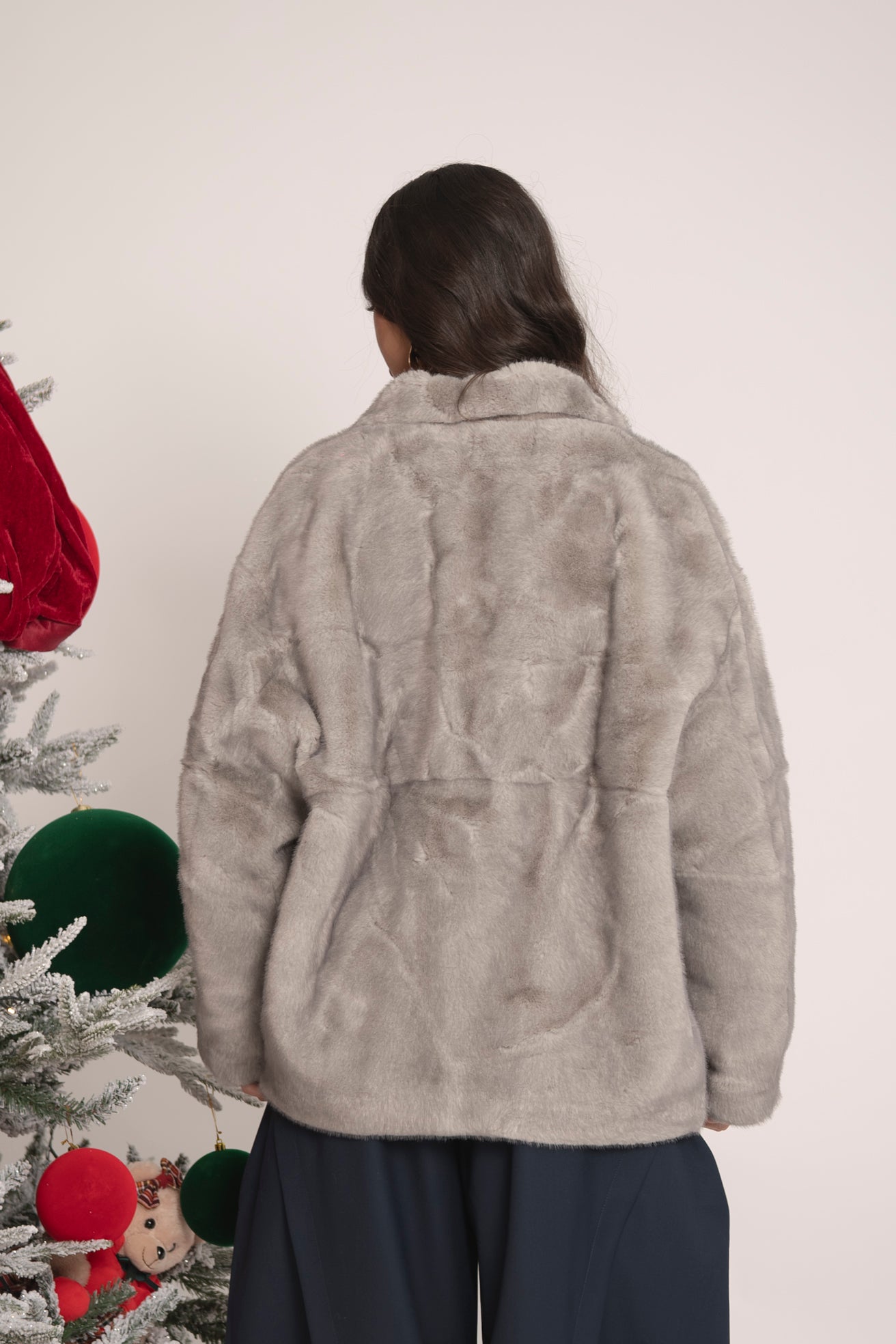 Pelliccia grey con bottoni gold