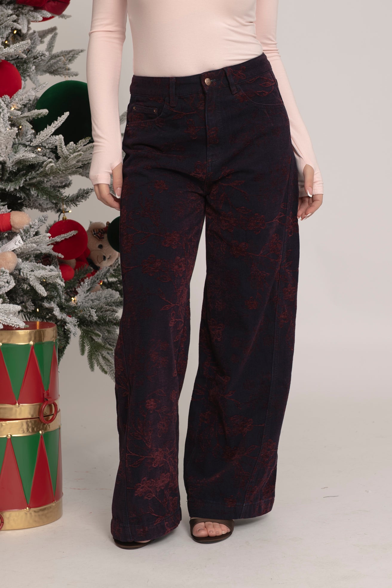 Jeans ricami in velluto violet