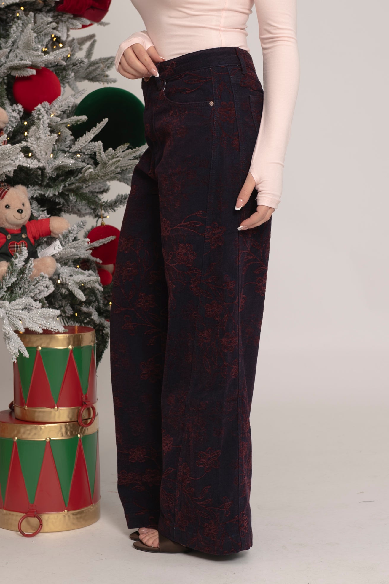 Jeans ricami in velluto violet