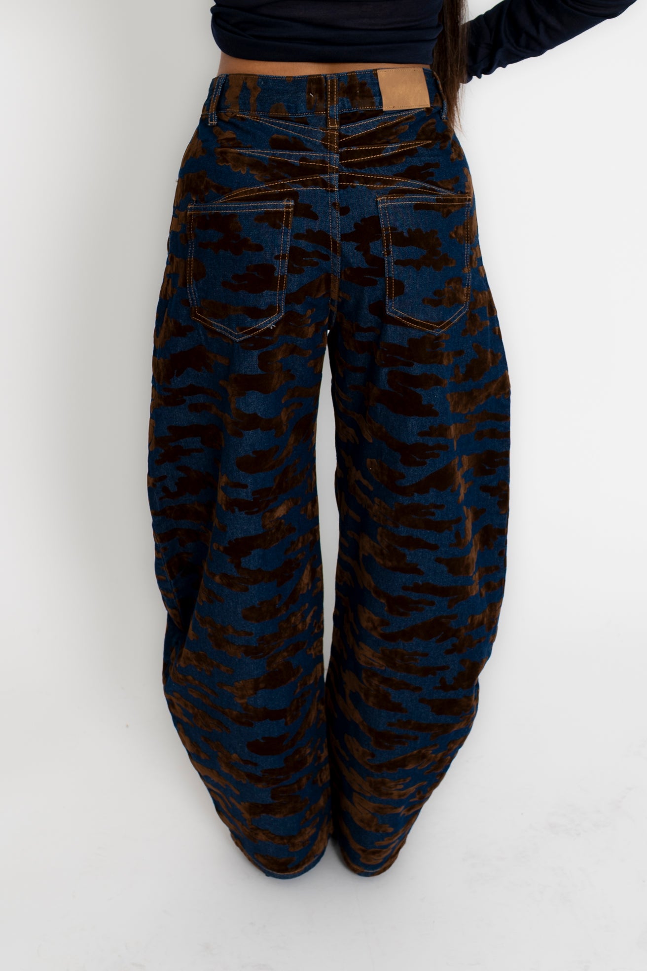 Jeans ballon con dettagli in velluto