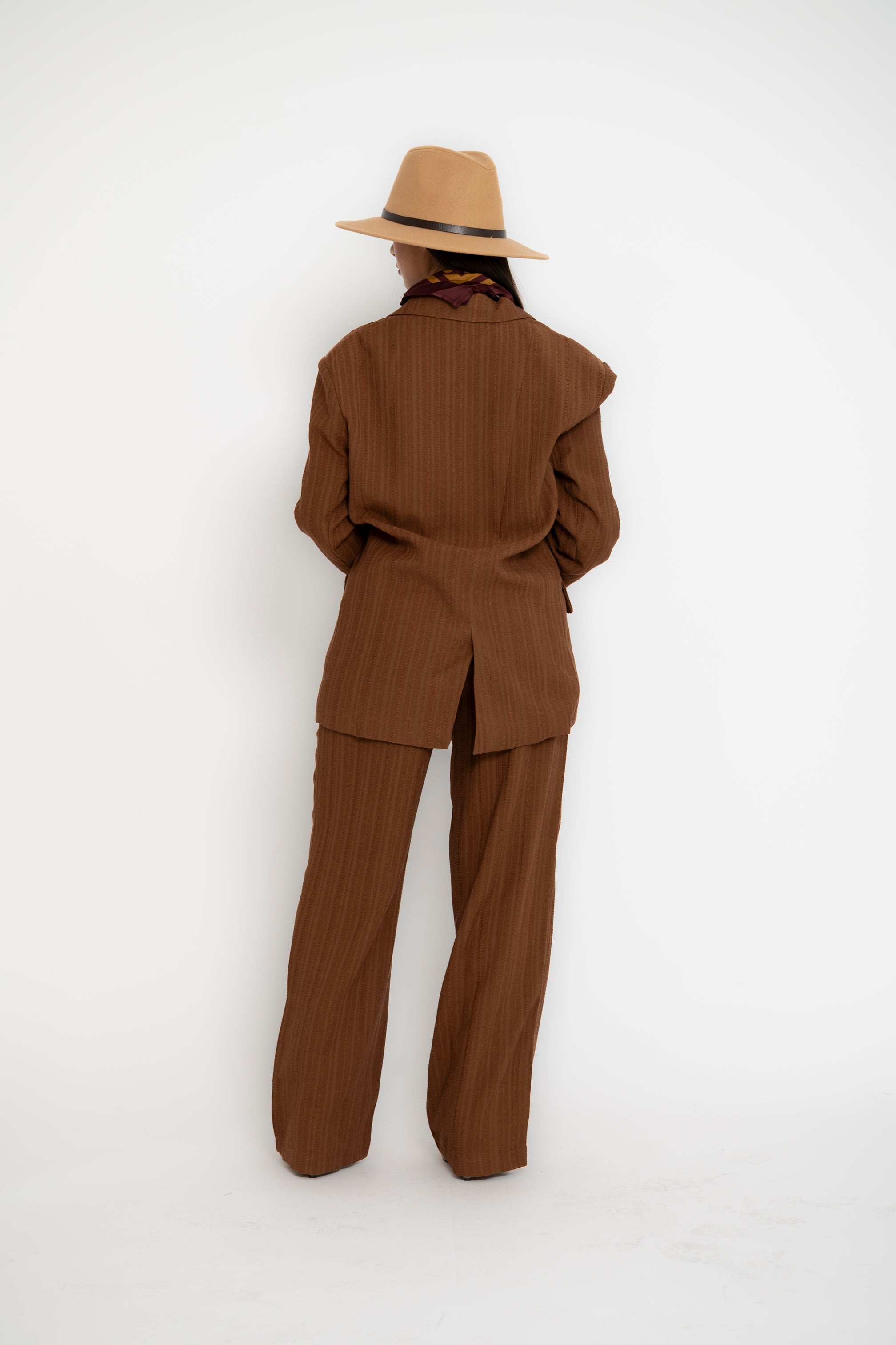 Tailleur con laccio laterale