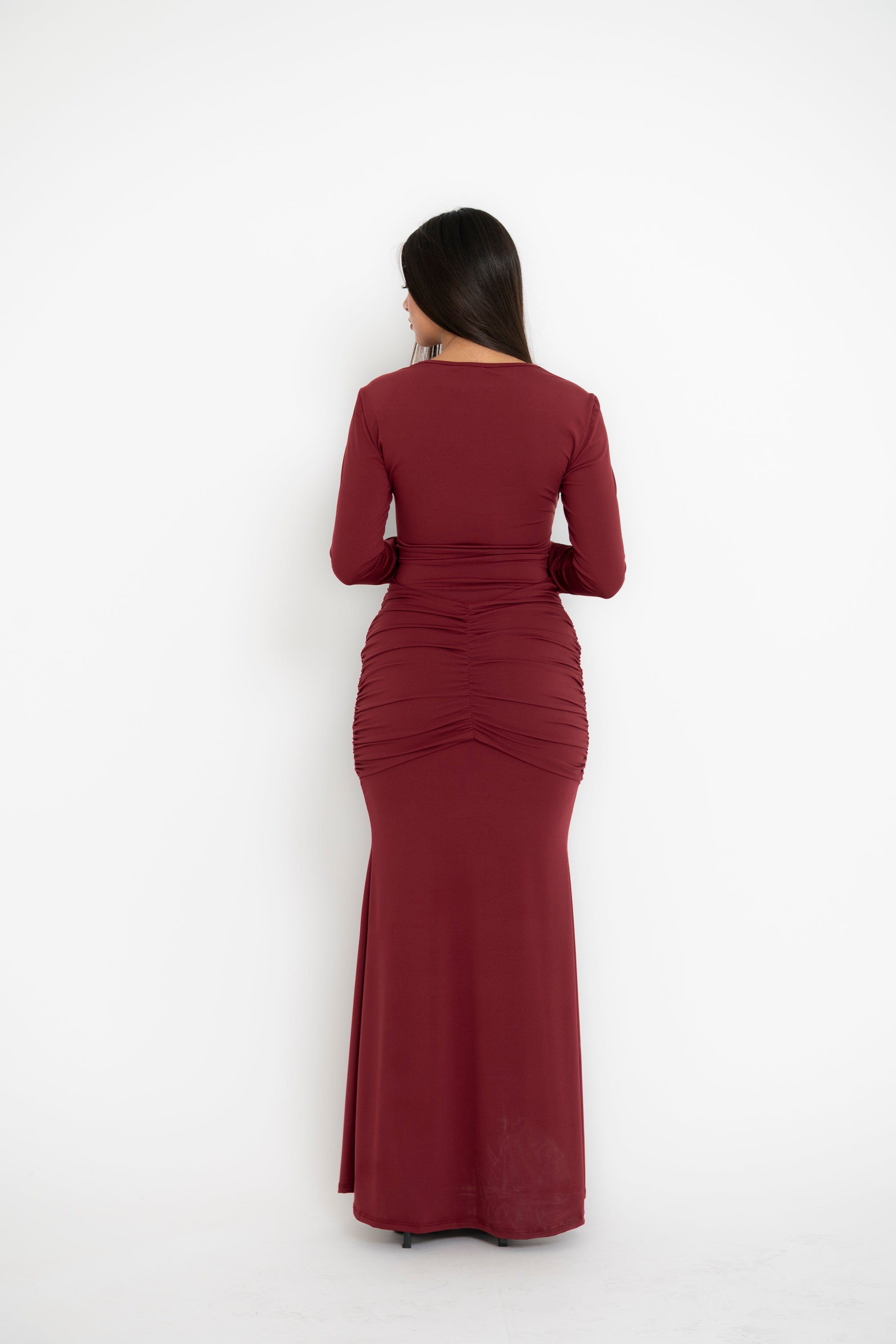 Abito con scollo profondo