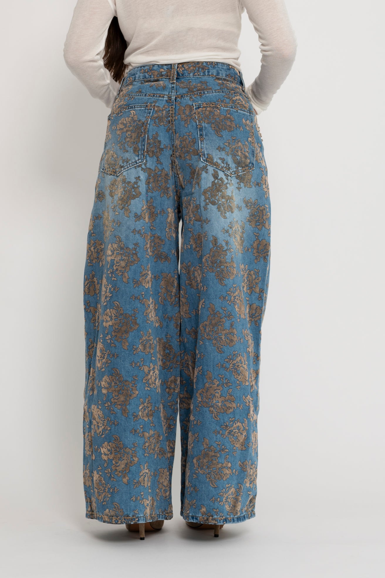 Jeans ghirigori e strass