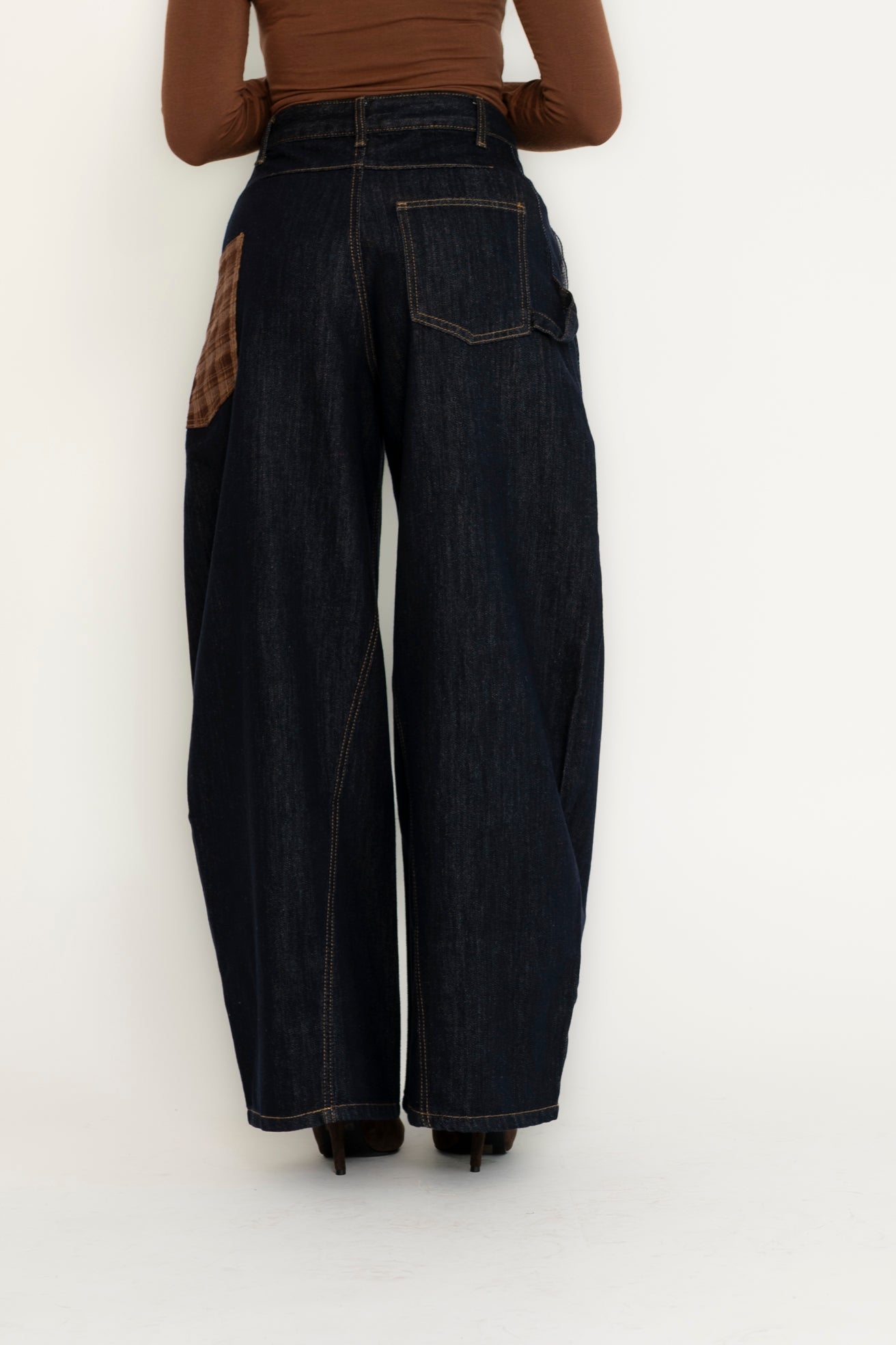 Jeans ballon con tasconi a quadri