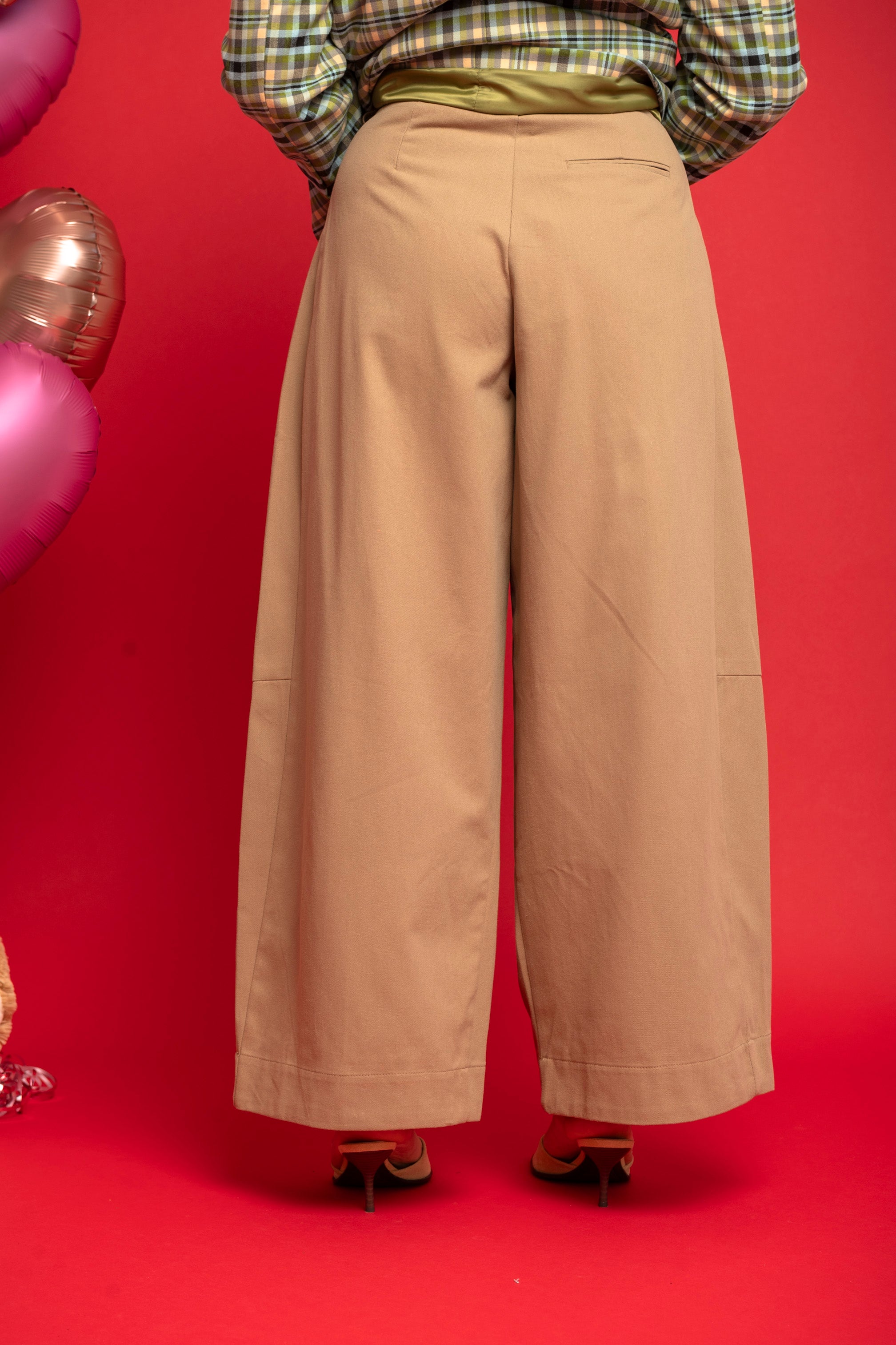 Pantalone morbido con pence