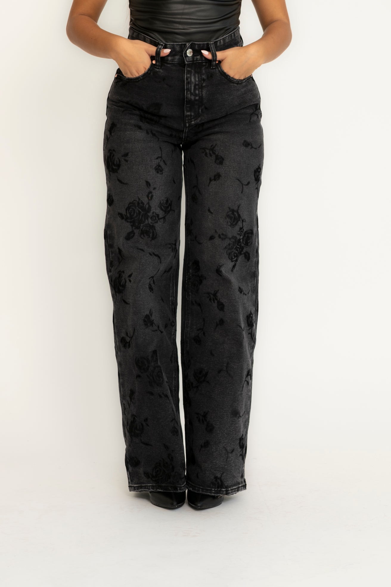 Jeans rose in velluto nero