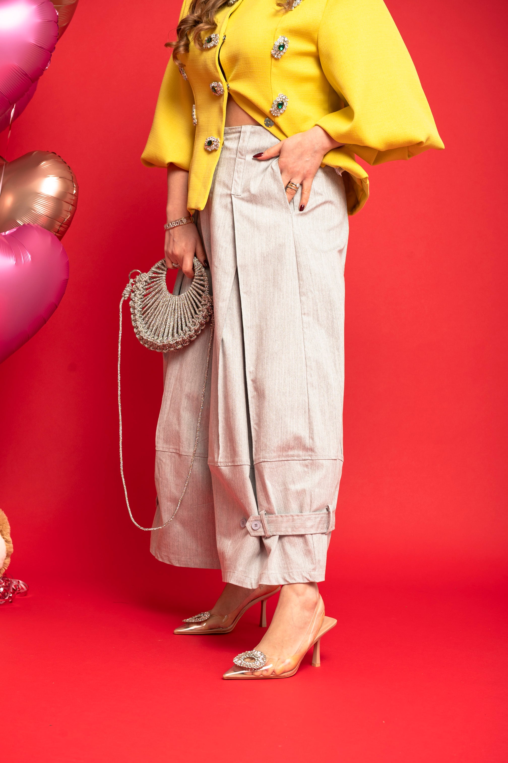 Pantalone morbido con fibbia alla caviglia